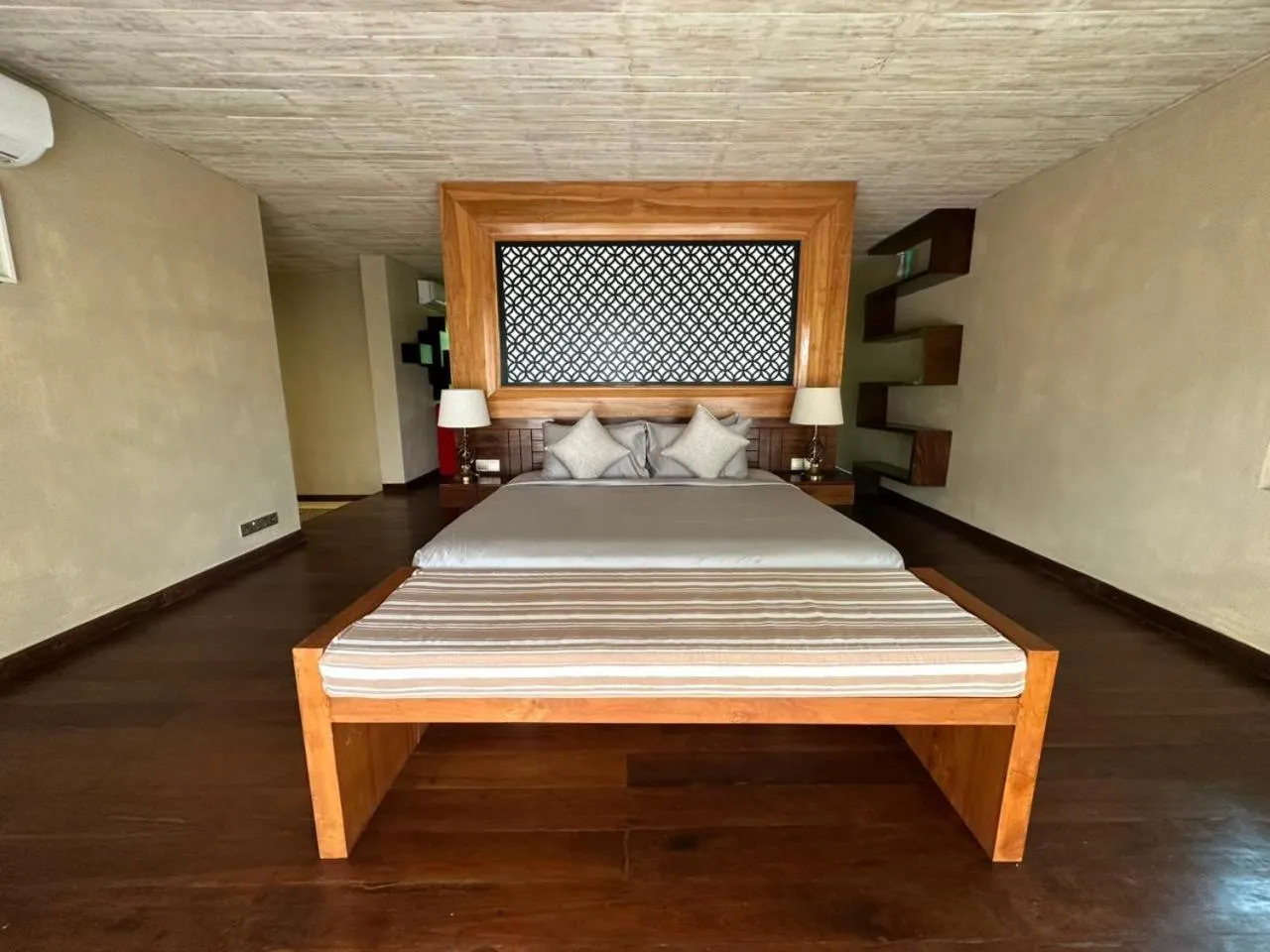 Bed in NIKARA Luxury Beach House