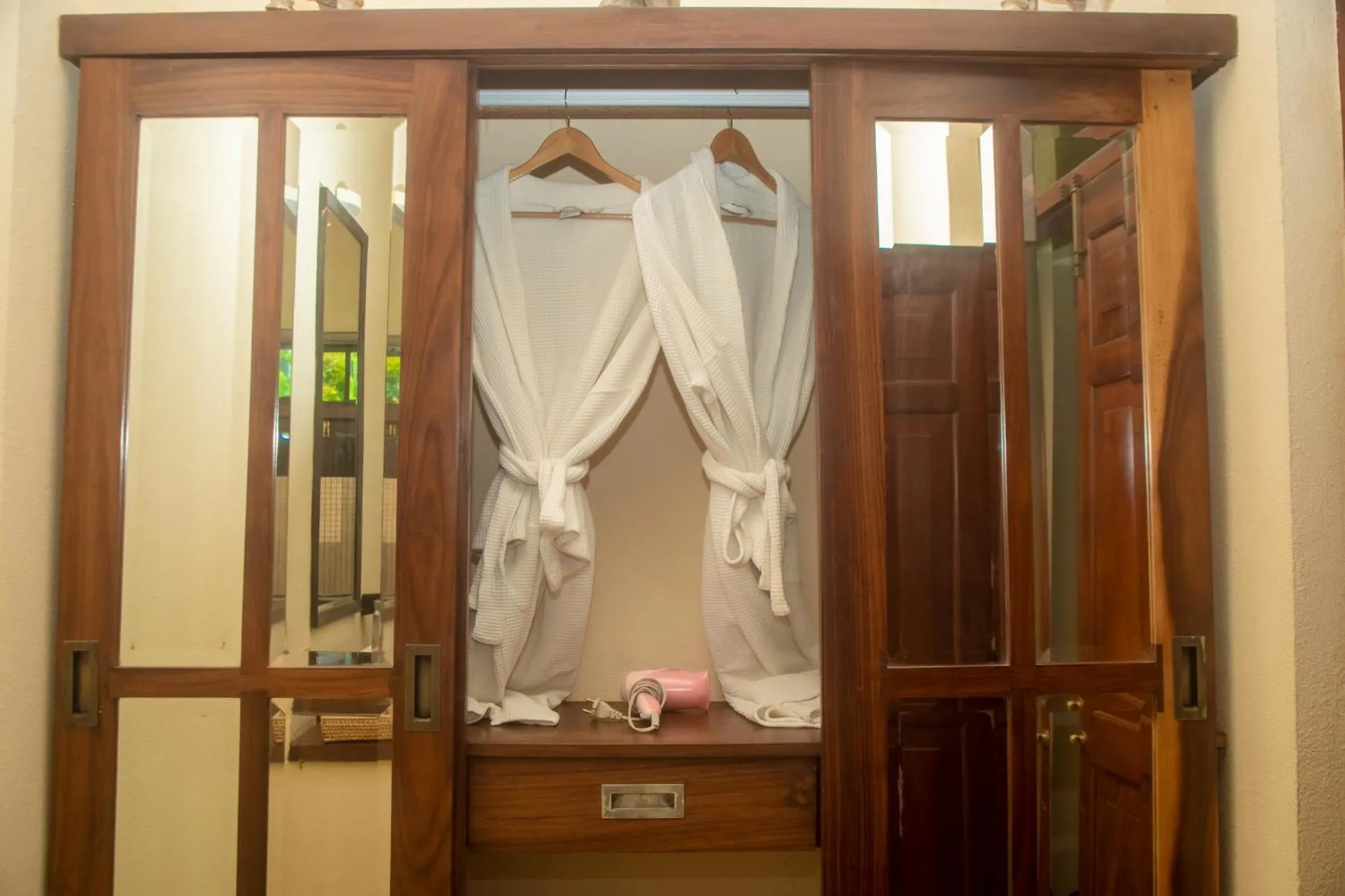 Shower in NIKARA Luxury Beach House