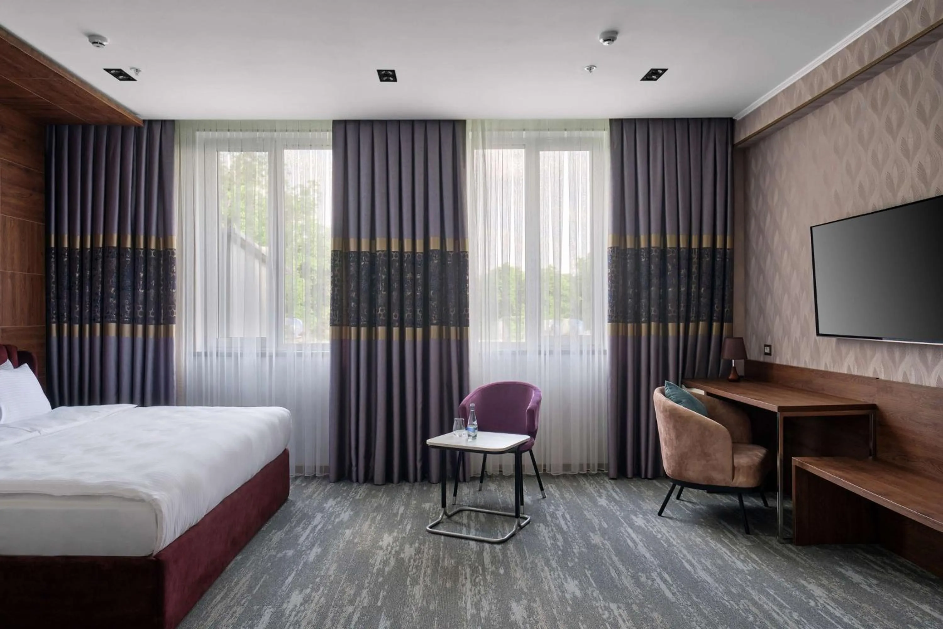 Communal lounge/ TV room, Bed in Panarams Tashkent Hotel, a member of Radisson Individuals