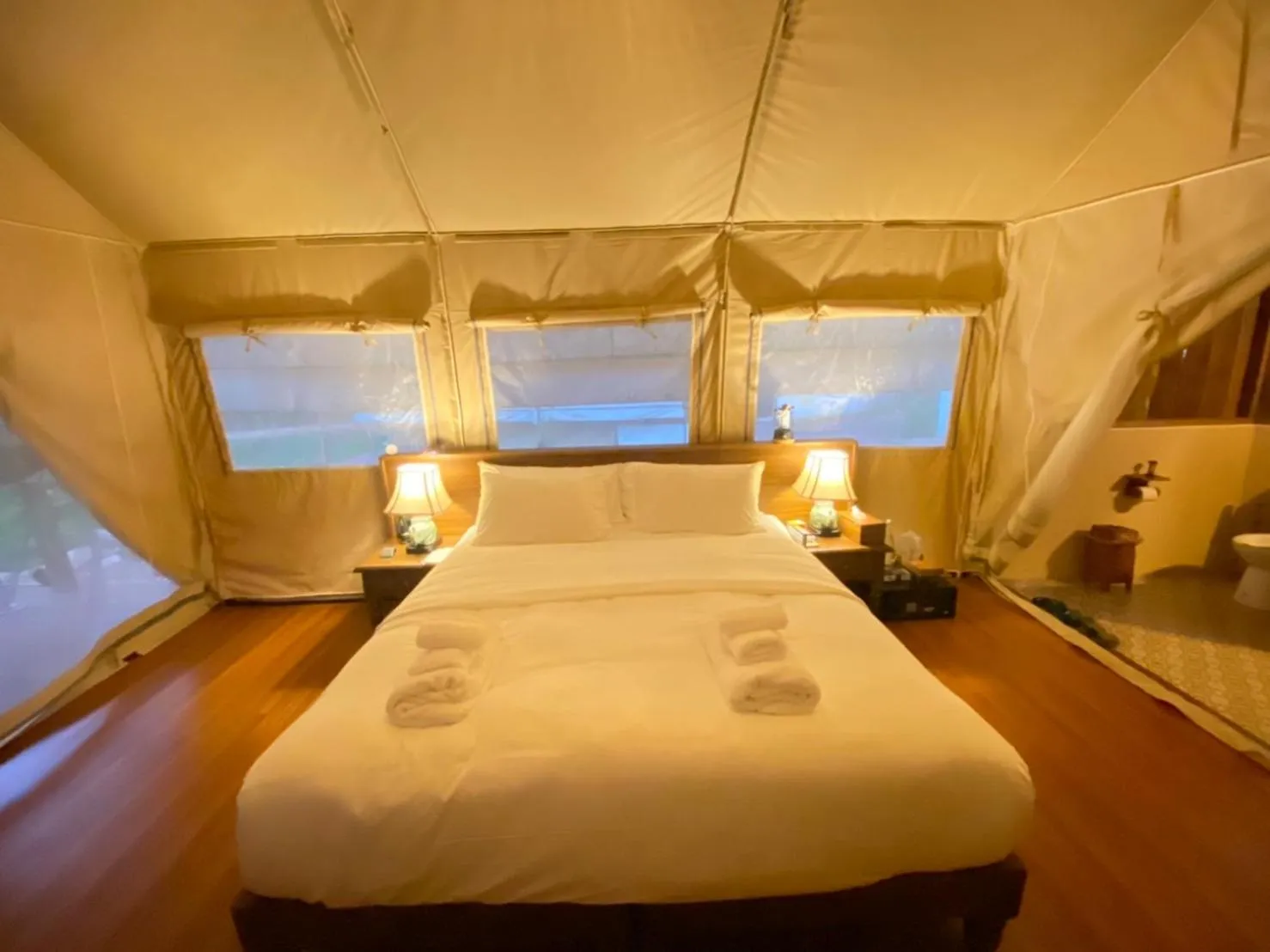 Photo of the whole room, Bed in มนมณี Monmanee Restaurant & Lodge