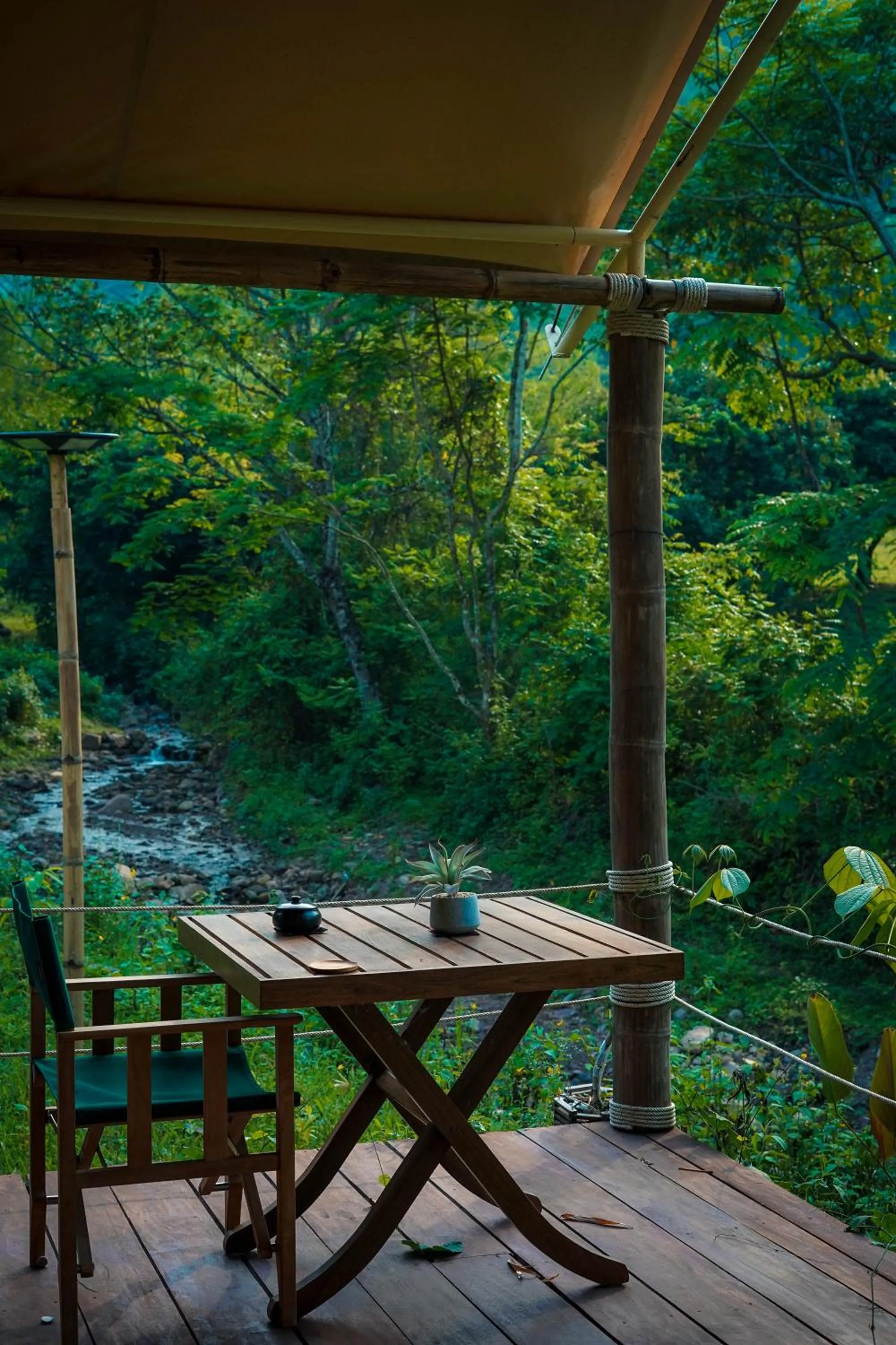 Balcony/Terrace in มนมณี Monmanee Restaurant & Lodge