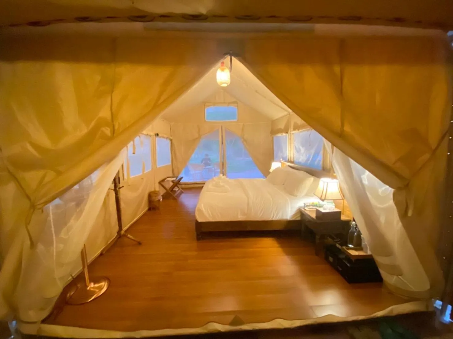 Photo of the whole room, Bed in มนมณี Monmanee Restaurant & Lodge