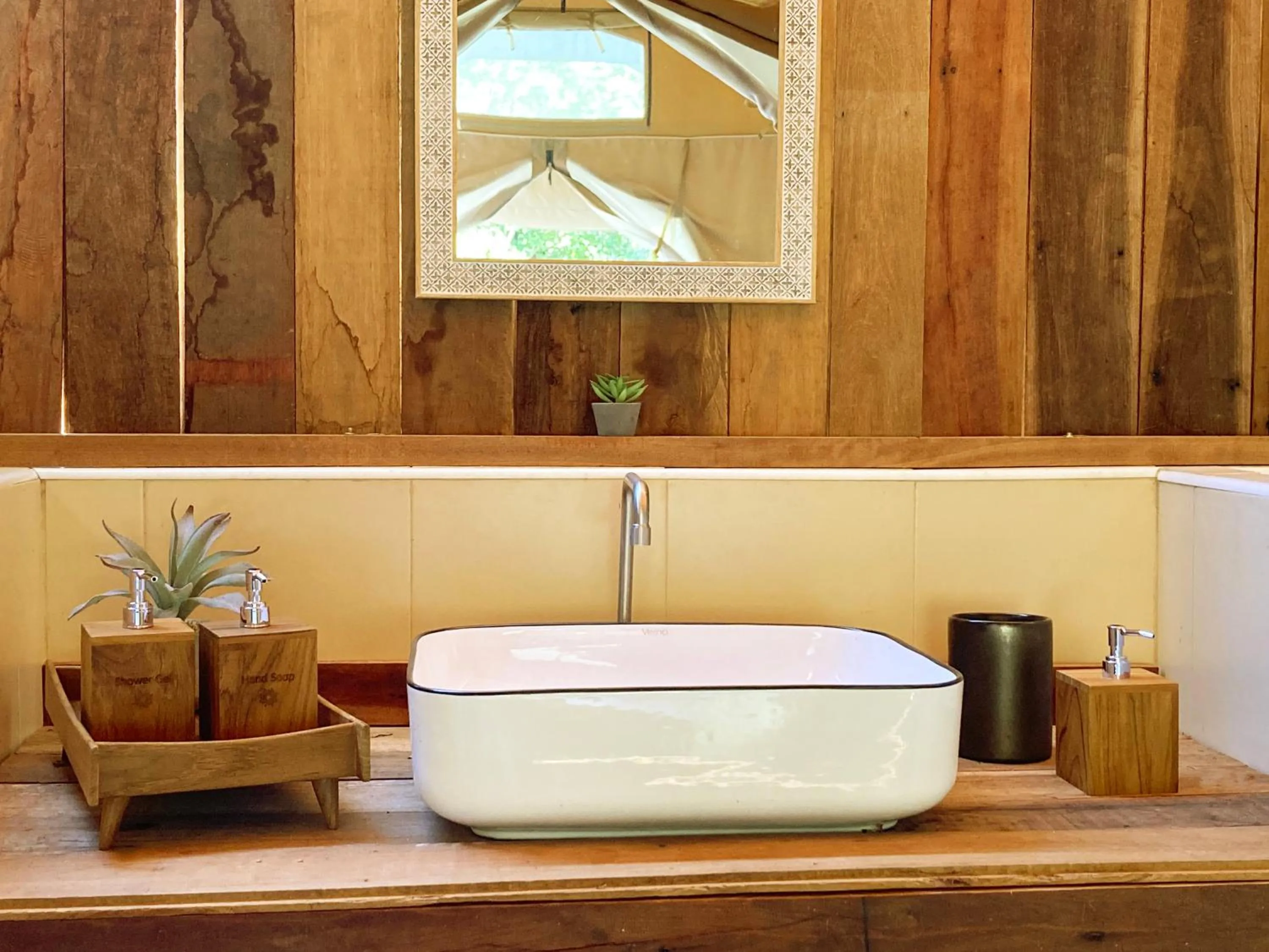 Bathroom in มนมณี Monmanee Restaurant & Lodge