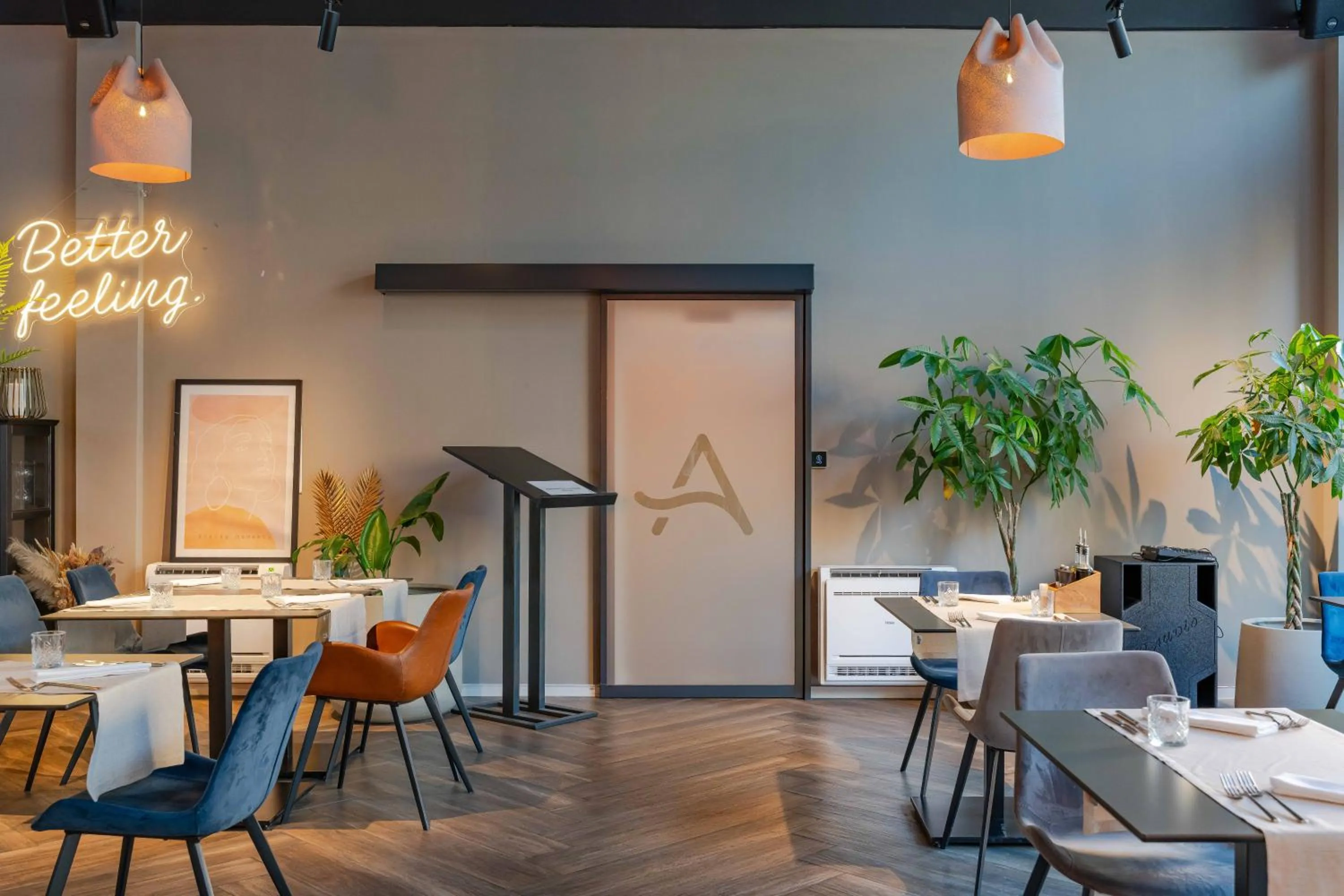 Restaurant/places to eat in Hotel A'mare