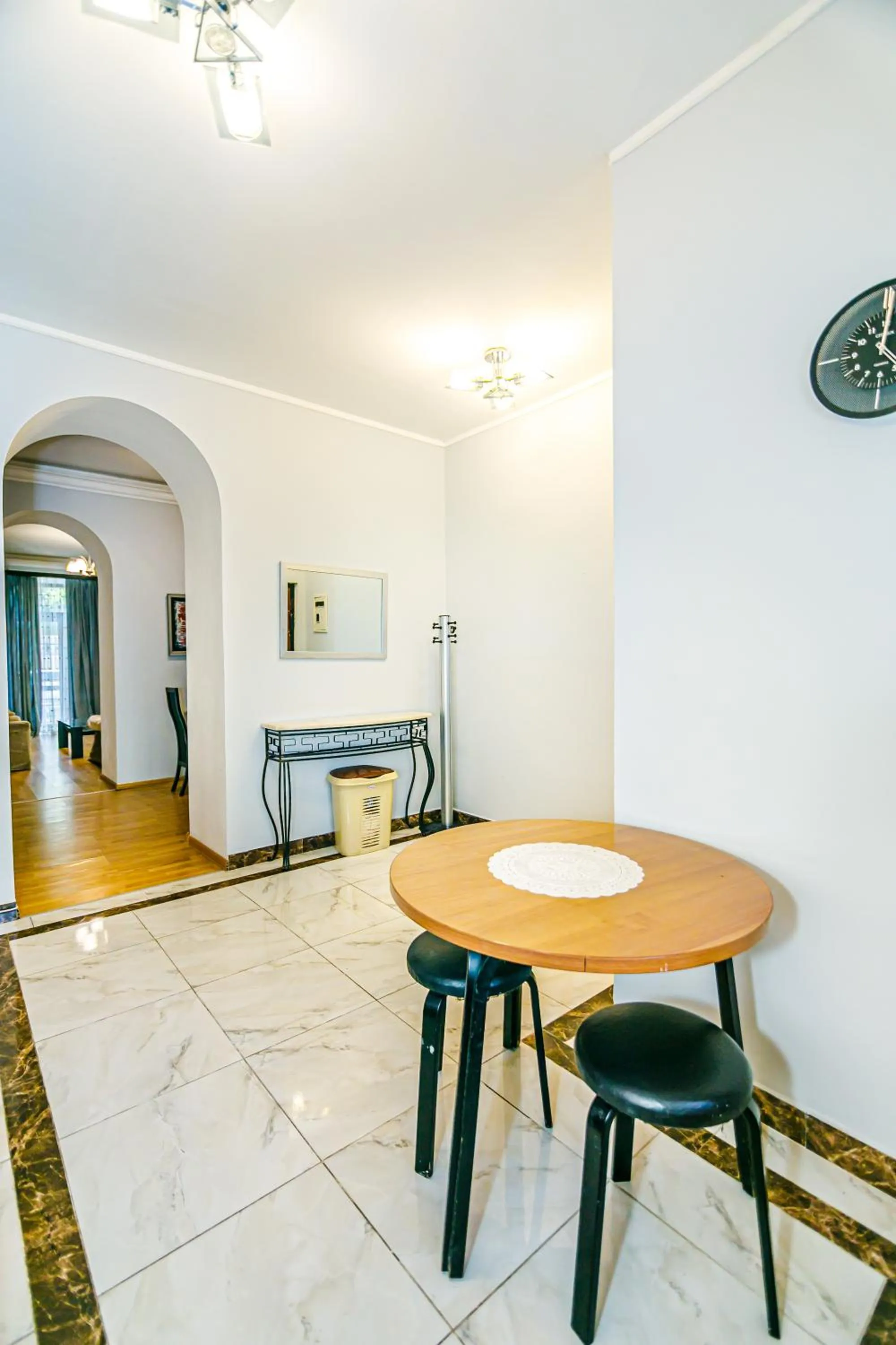 Living room in Azneft Garden Apartment