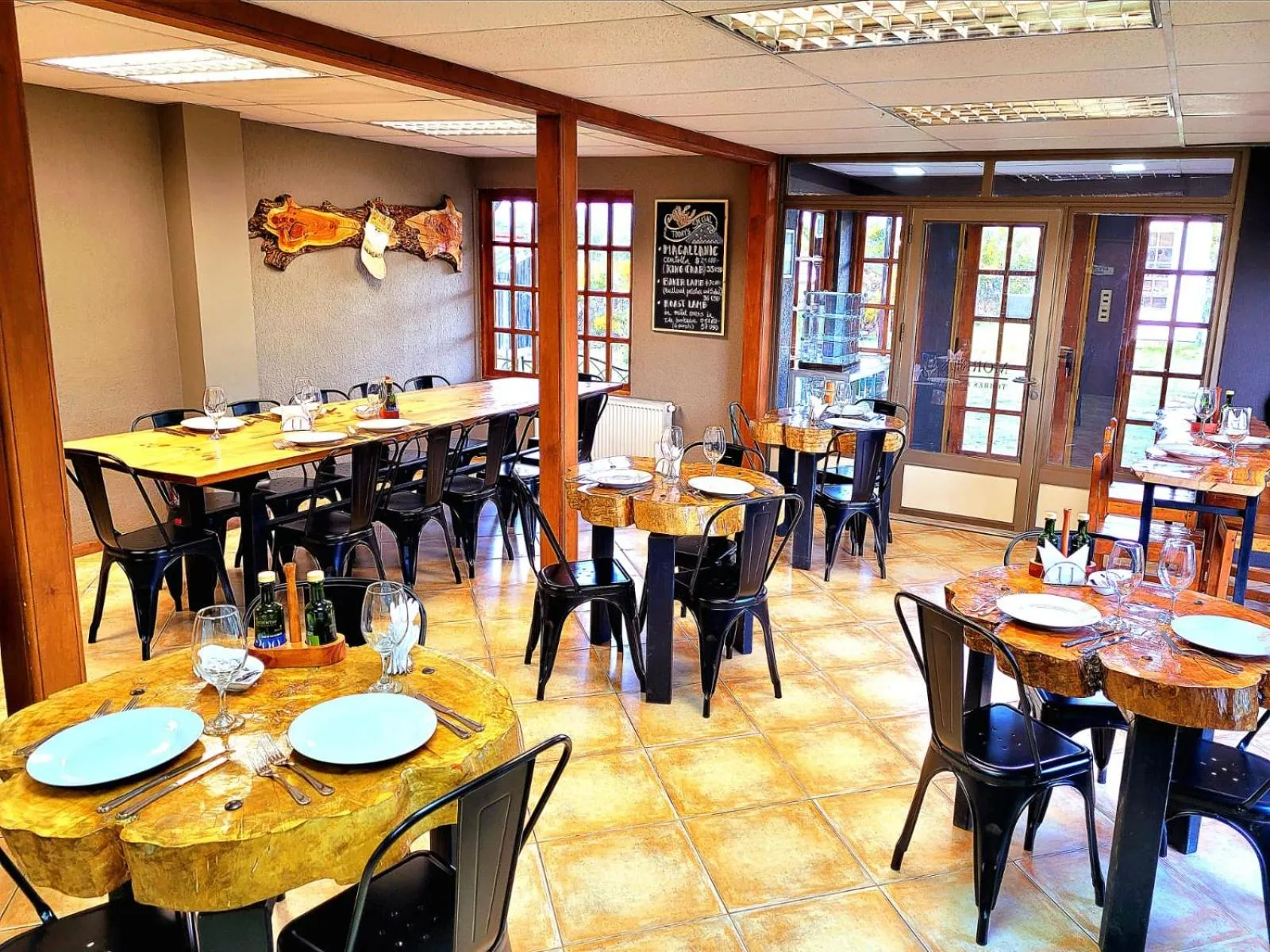 Restaurant/places to eat in Morrena Lodge