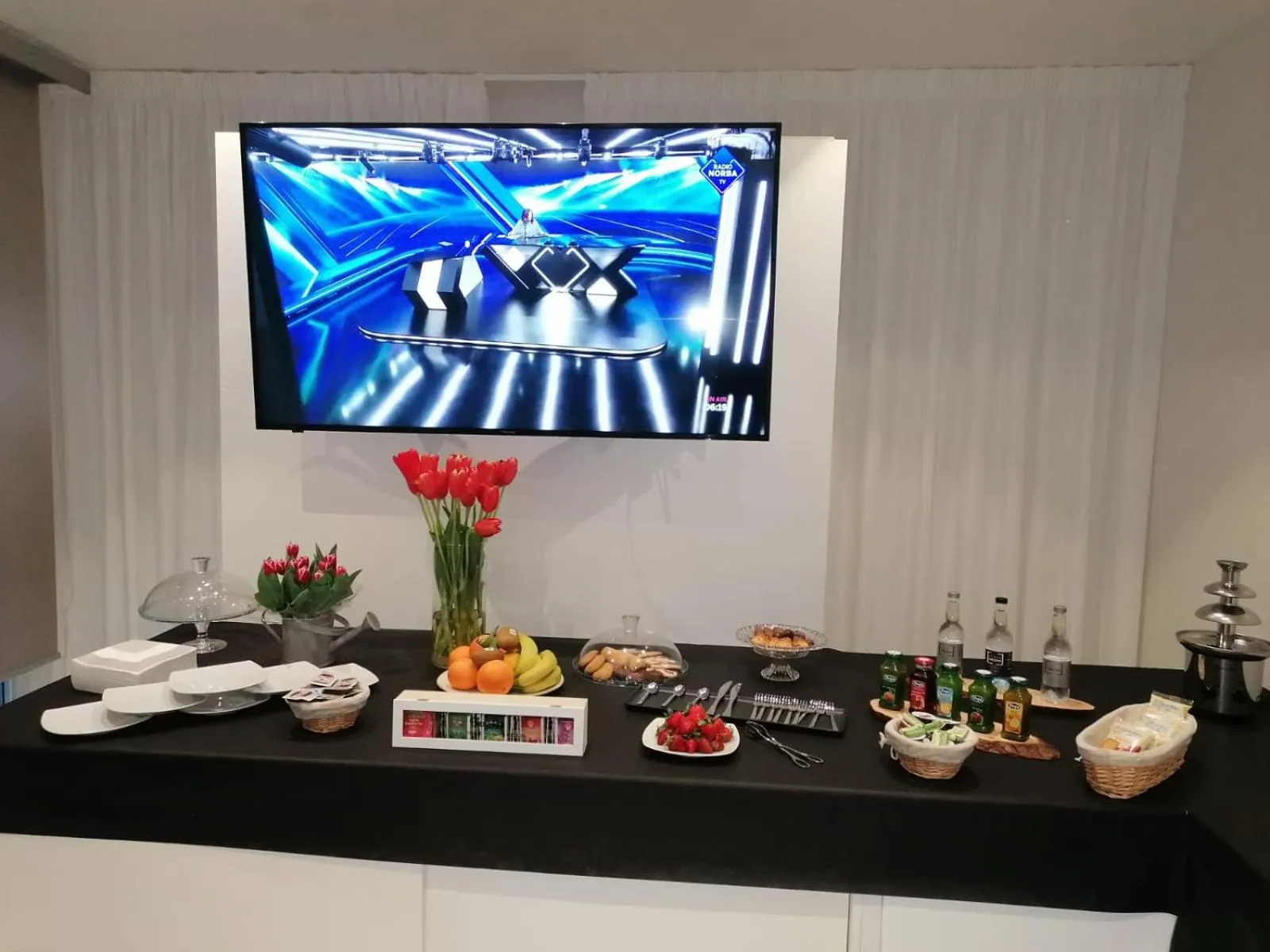 Communal lounge/ TV room in Hotel Presidente