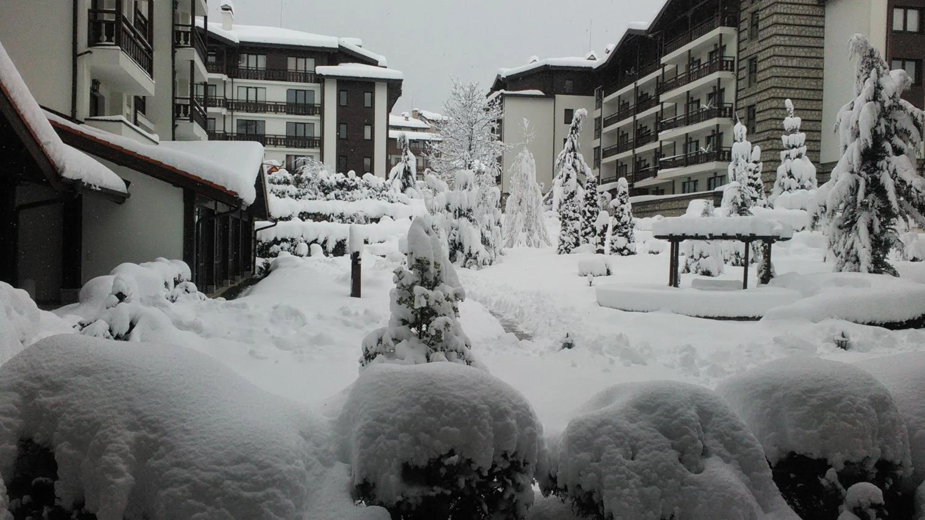 Facade/entrance in Winslow Infinity Aparthotel