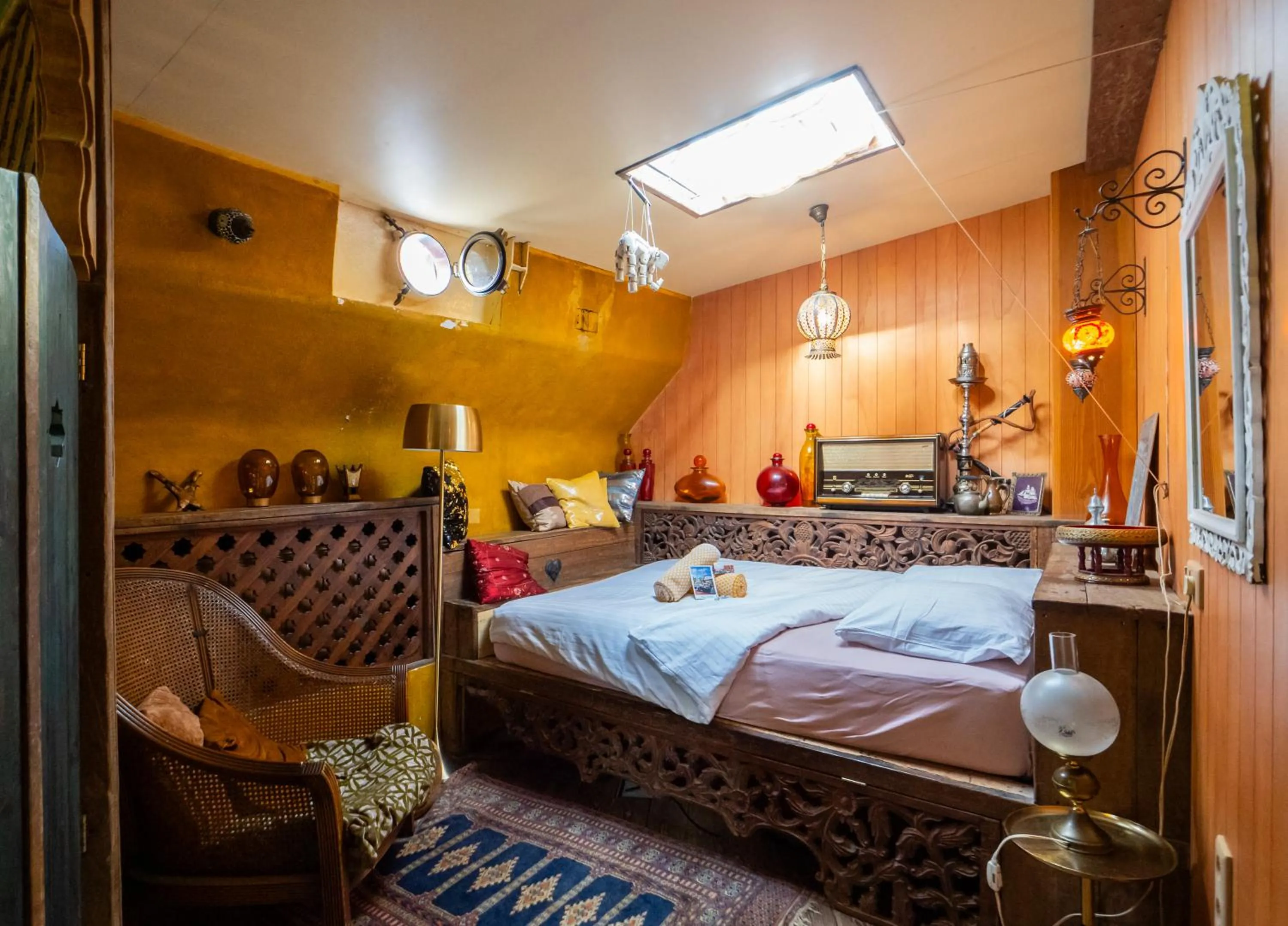 Bedroom, Bed in Boat 'Opoe Sientje'