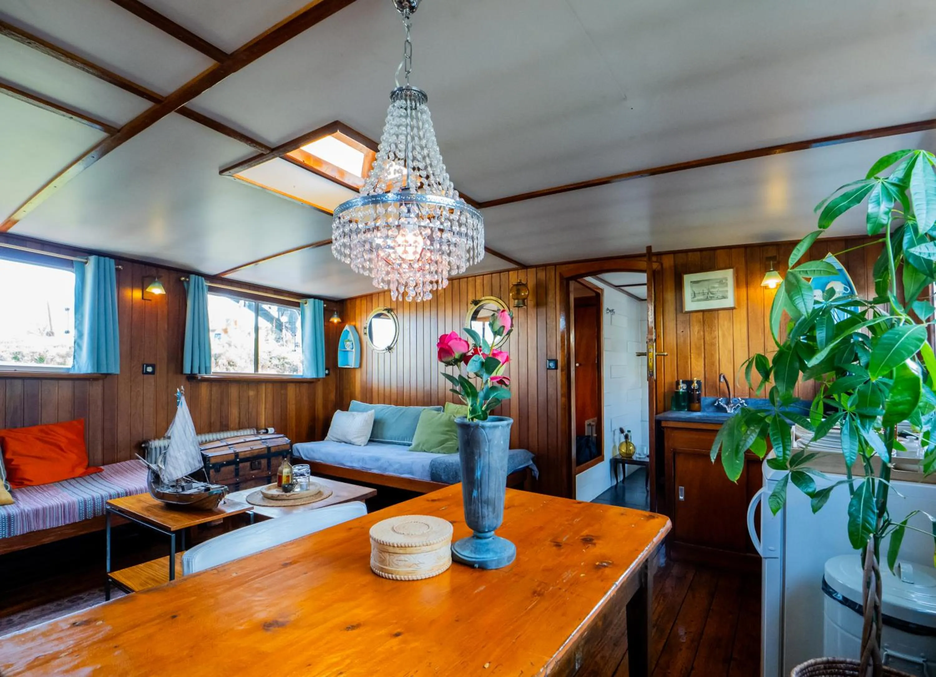 Living room in Boat 'Opoe Sientje'