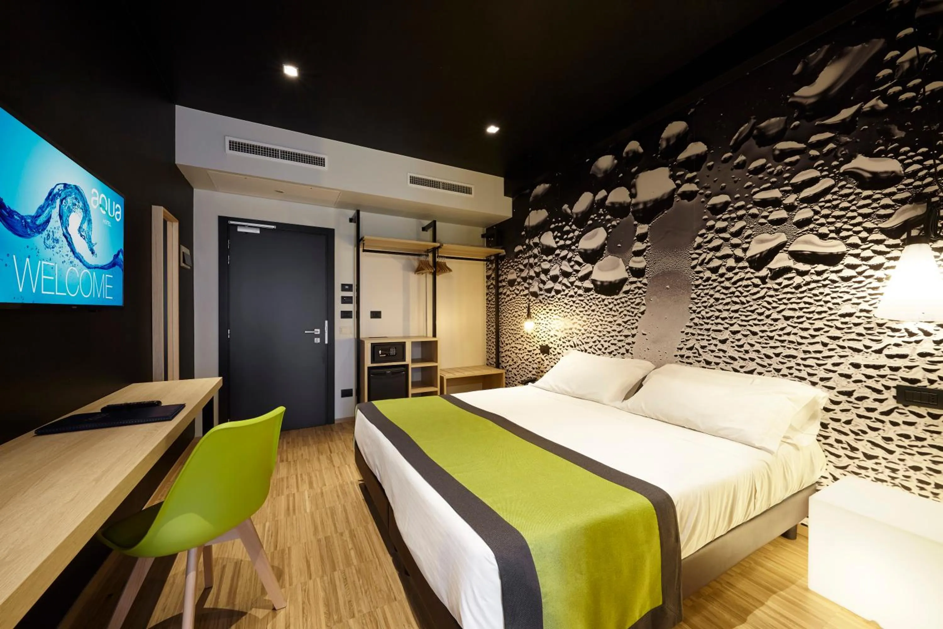 Photo of the whole room, Bed in Hotel Aqua