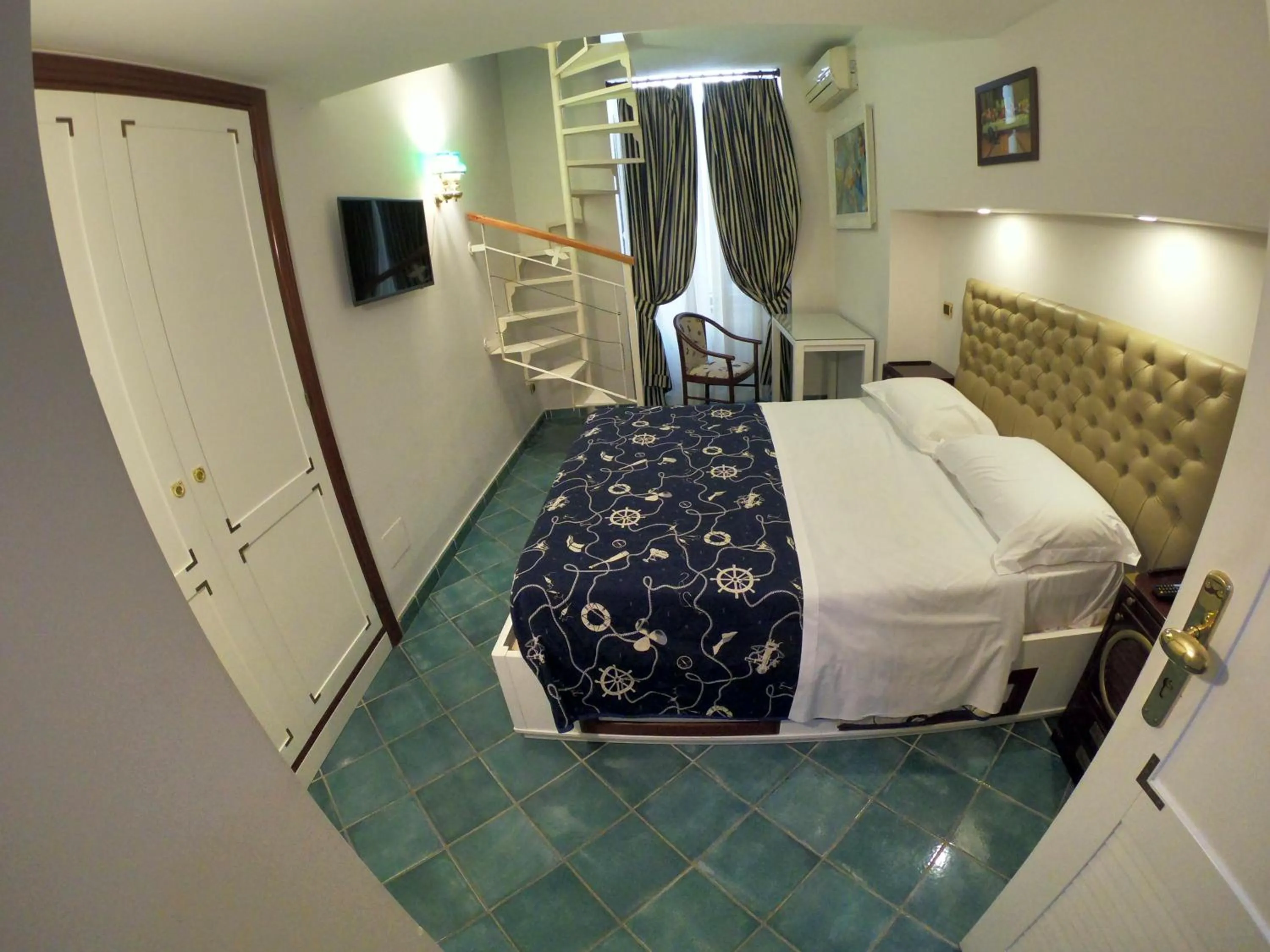 Bed in Hotel Ausonia