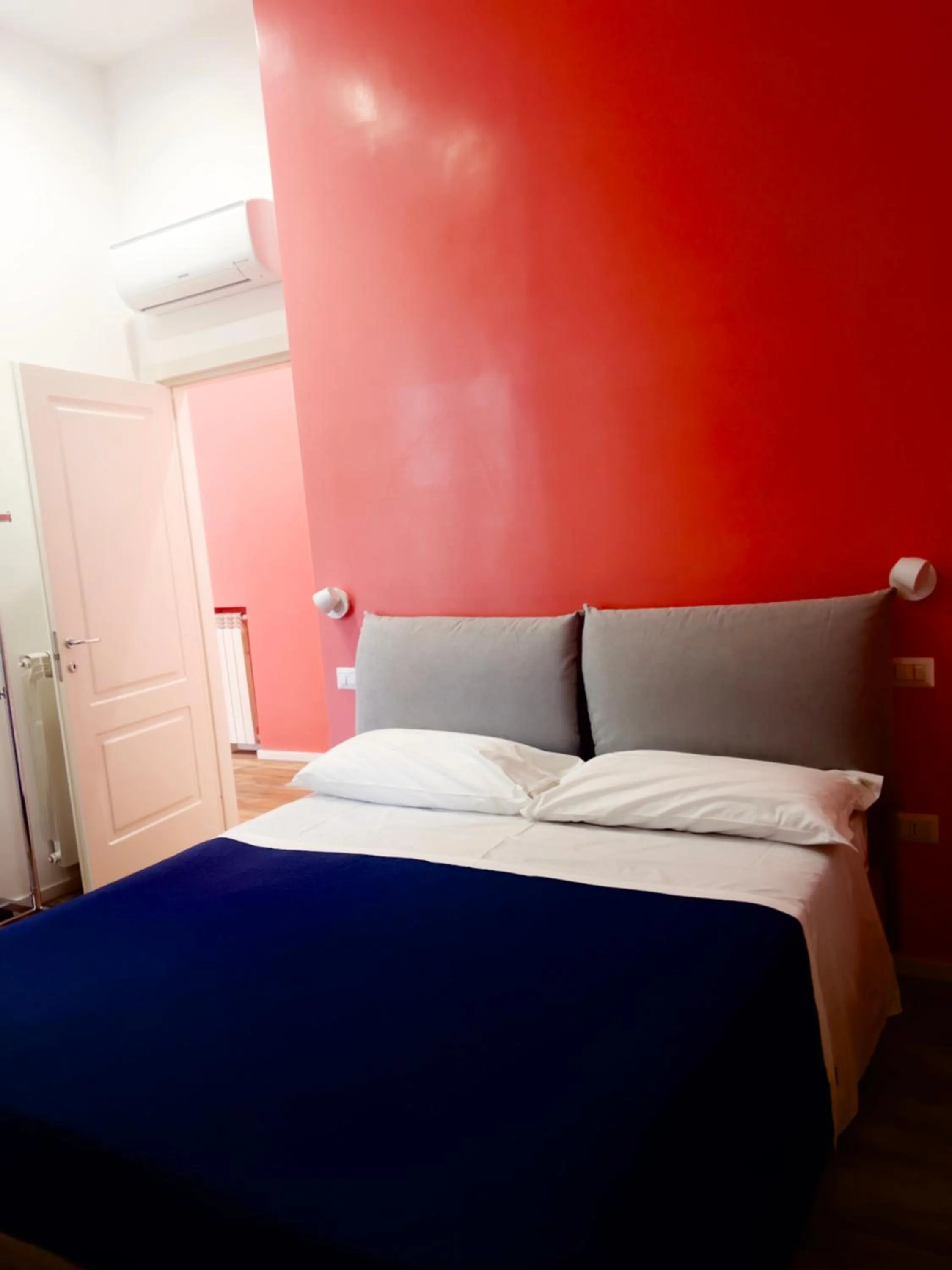 Bed in Hotel Ausonia