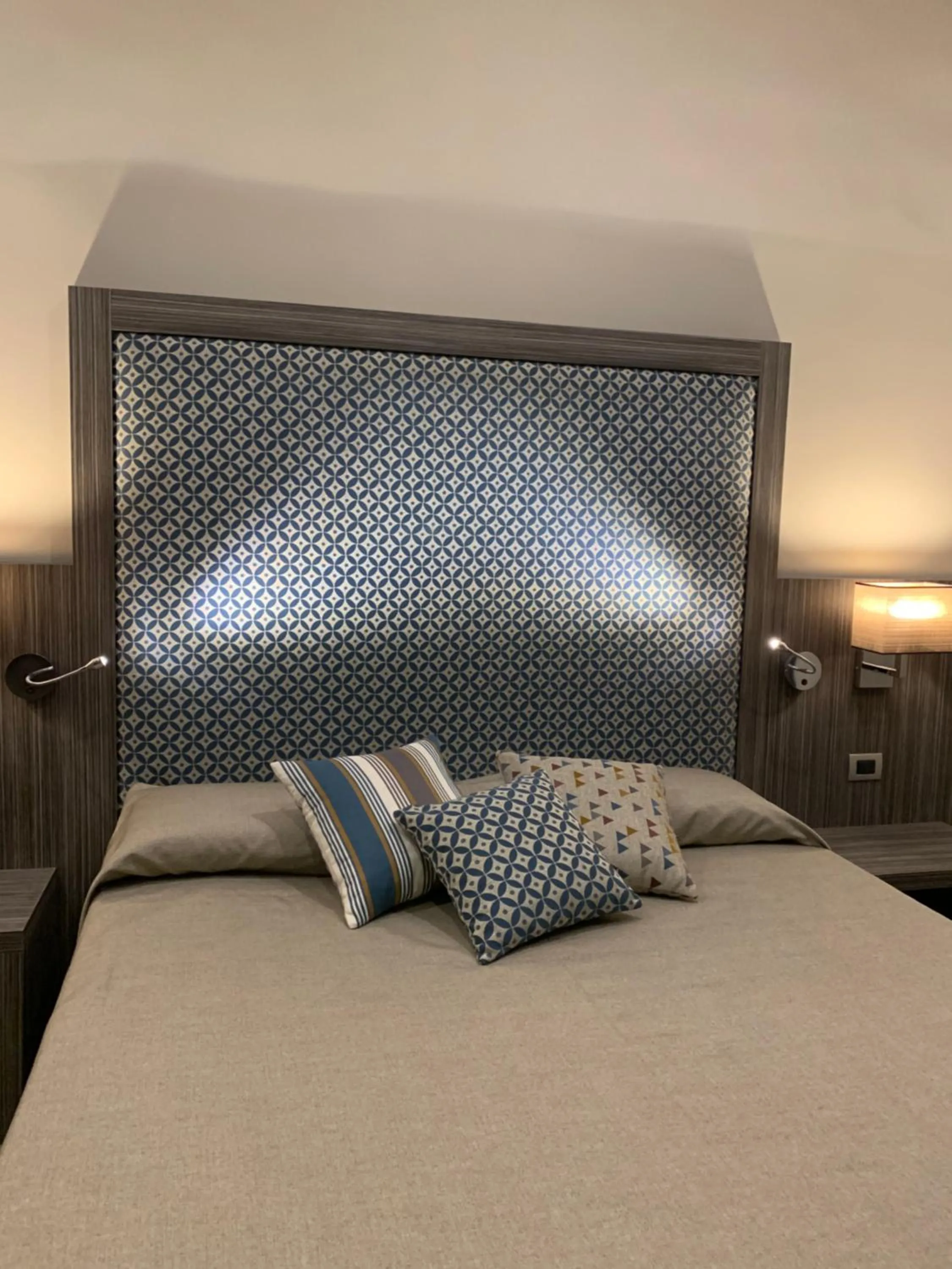 Bed in Hotel Ausonia