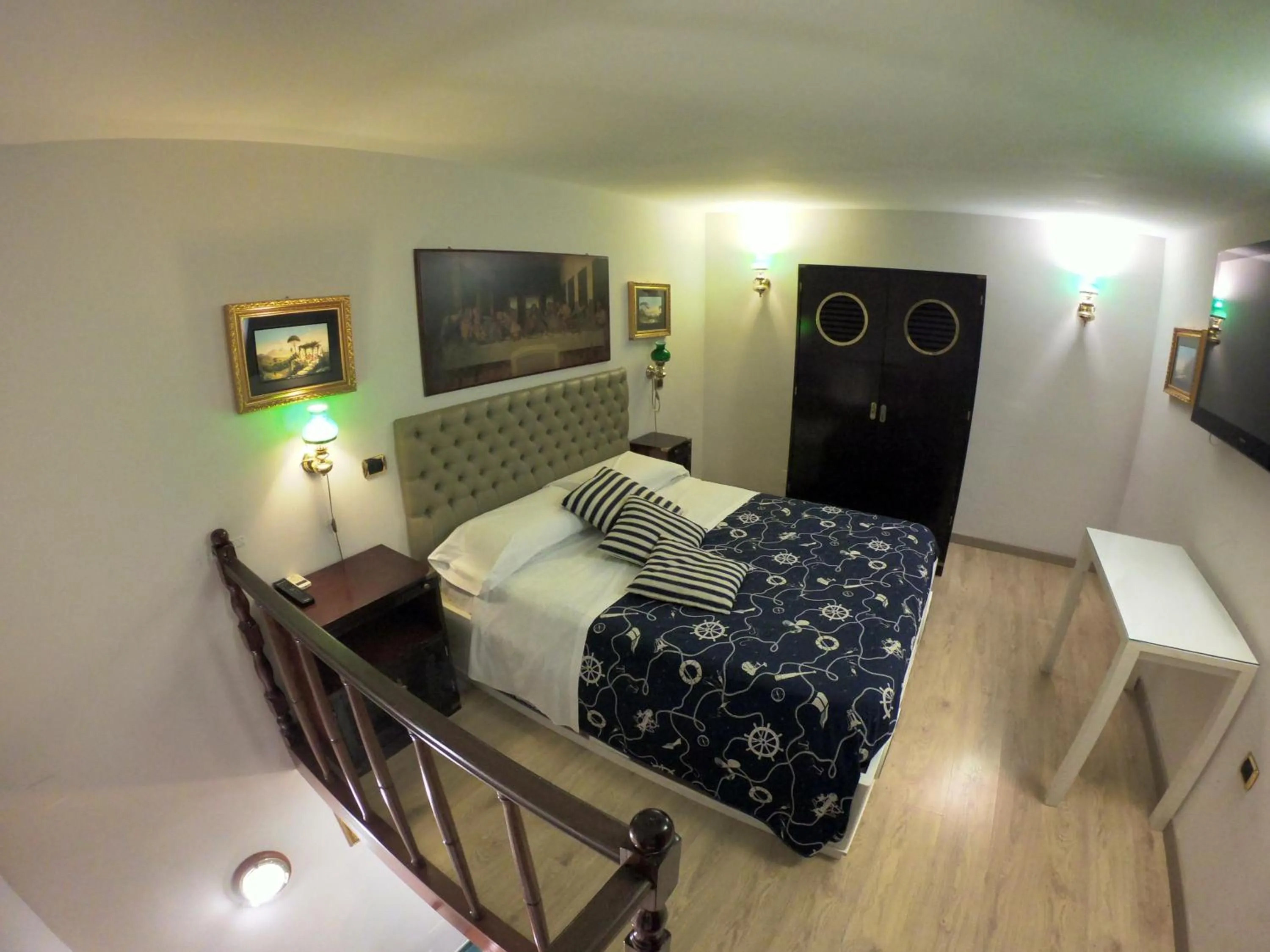 Bed in Hotel Ausonia