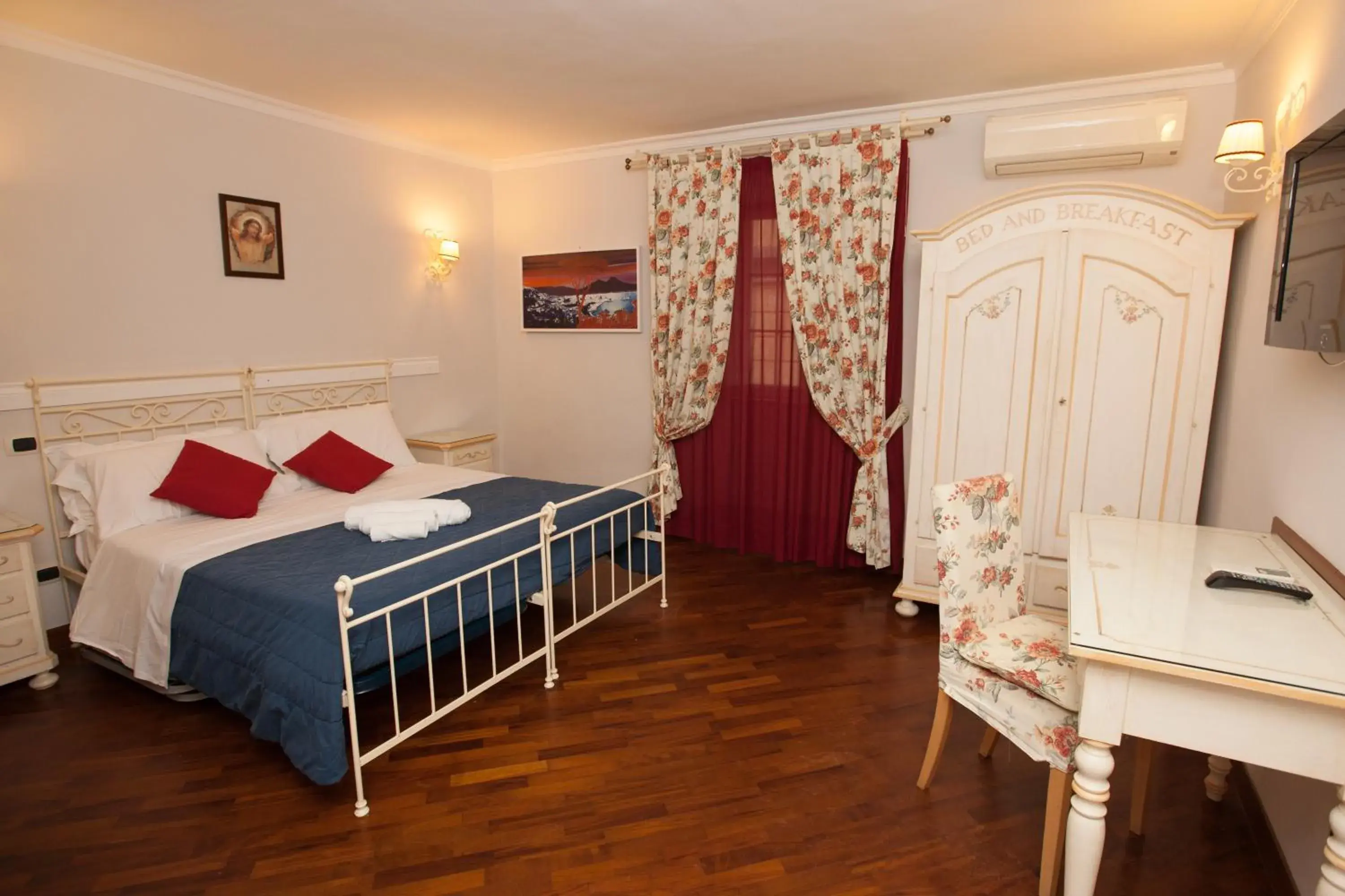 Double Room in Hotel Ausonia Double Room in Hotel Ausonia