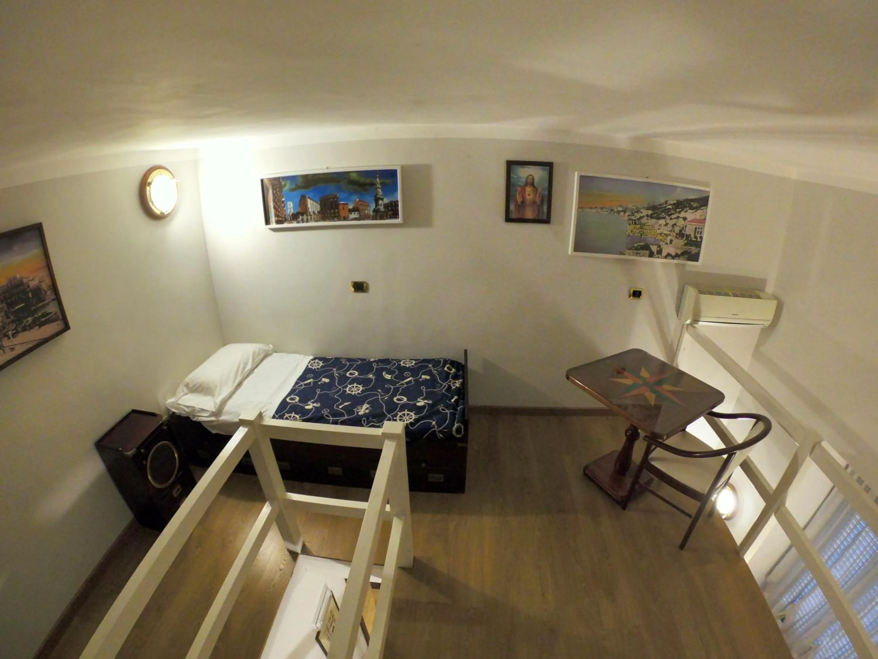 Bed in Hotel Ausonia