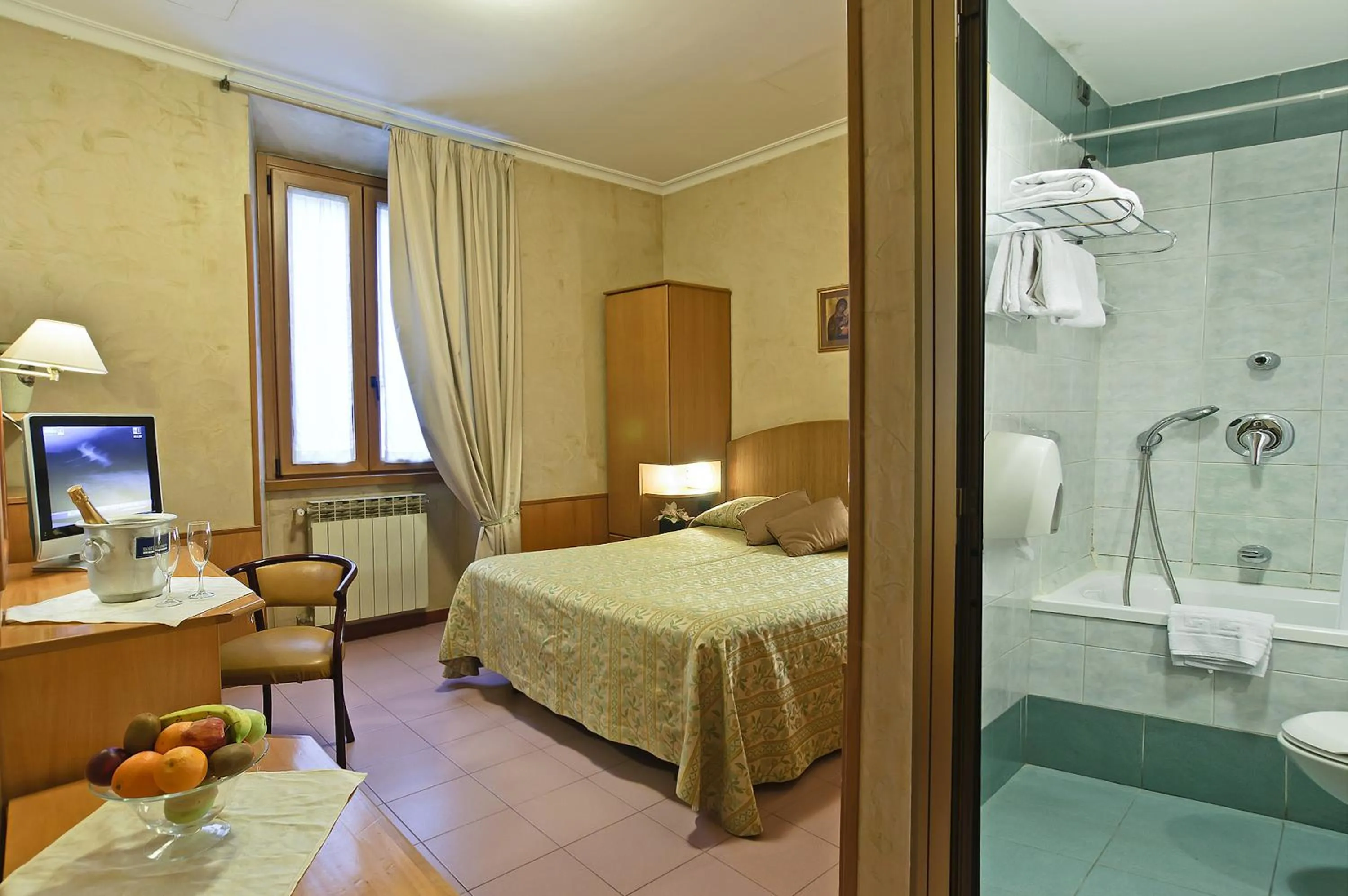 Photo of the whole room, Bed in Hotel Museum