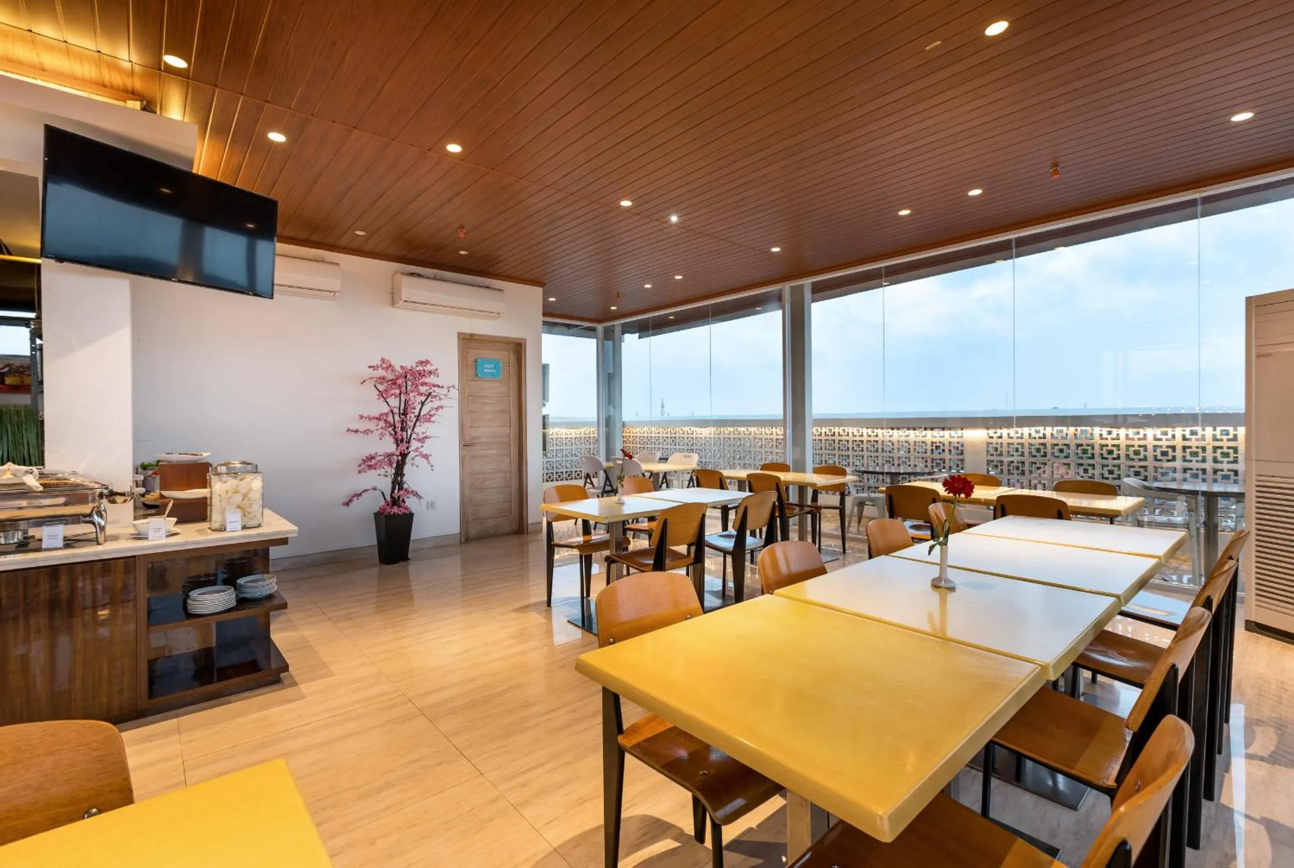 Restaurant/places to eat in Boss Legian Hotel Powered by Archipelago