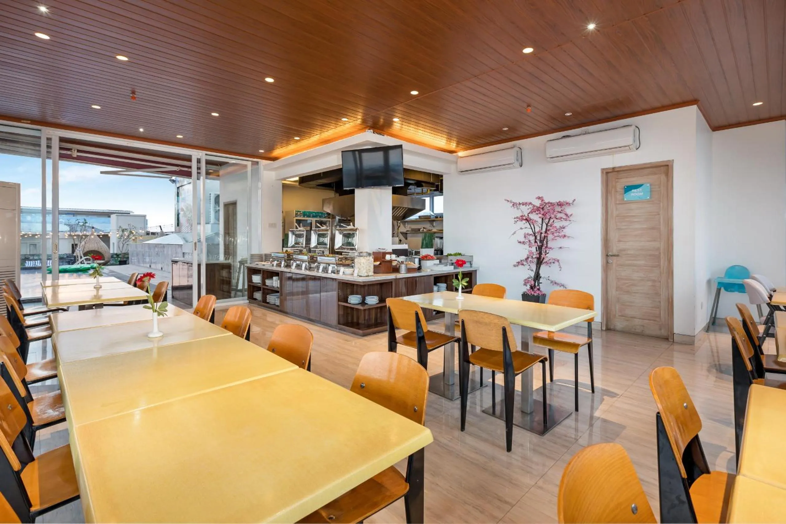 Restaurant/places to eat in Boss Legian Hotel Powered by Archipelago