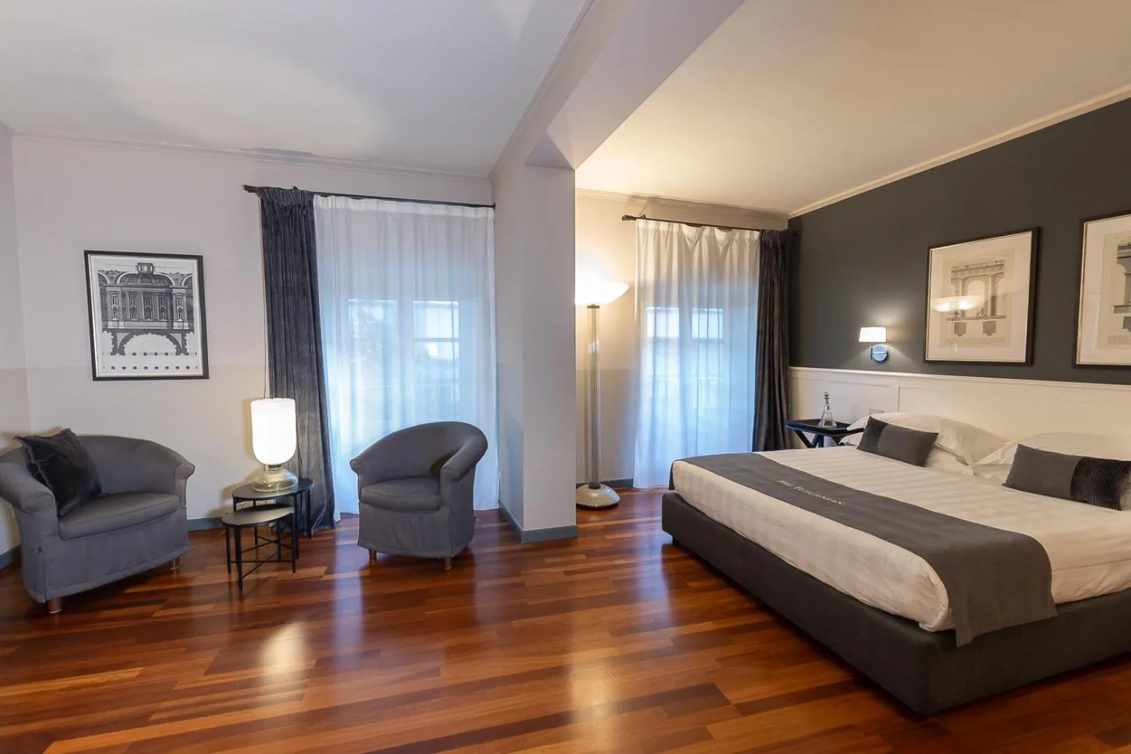 Photo of the whole room, Bed in The Tuscanian Hotel