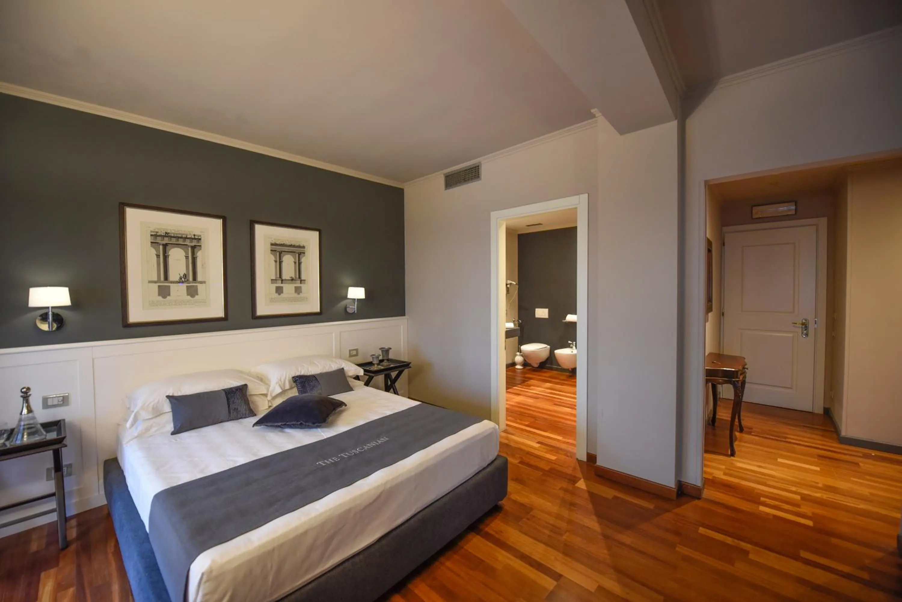 Photo of the whole room, Bed in The Tuscanian Hotel