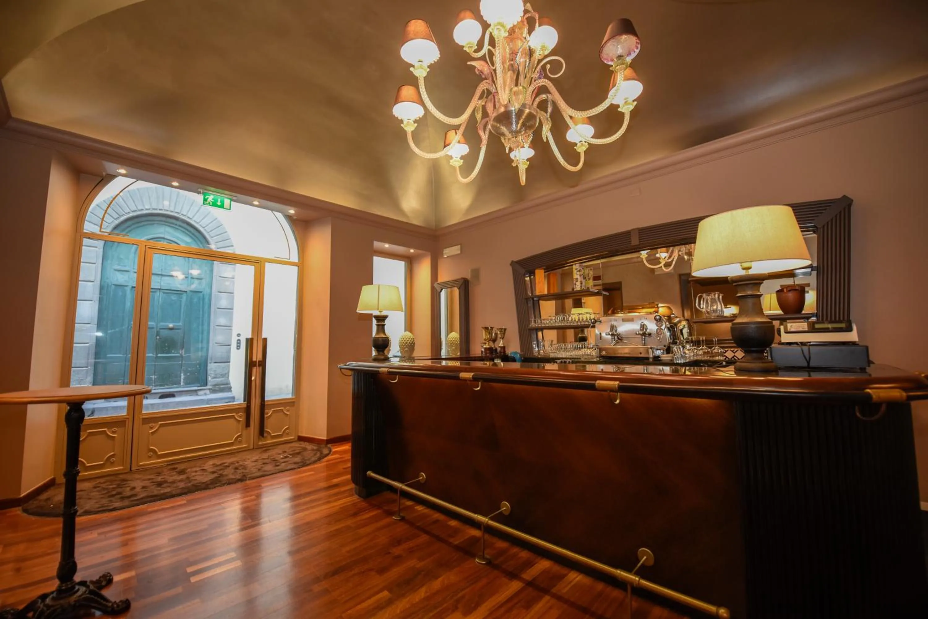 Lounge or bar in The Tuscanian Hotel