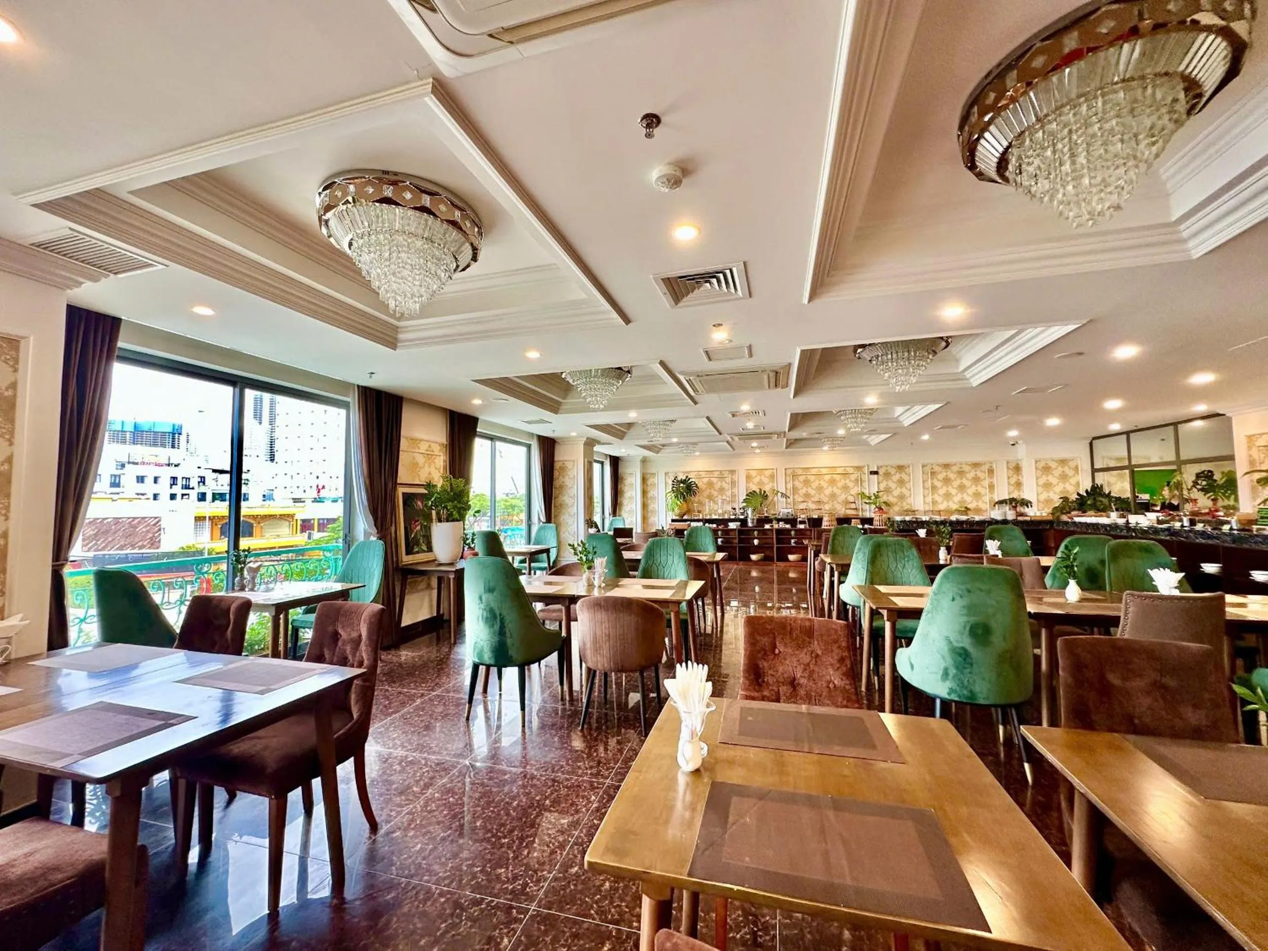 Restaurant/places to eat in Century Hotel Da Nang