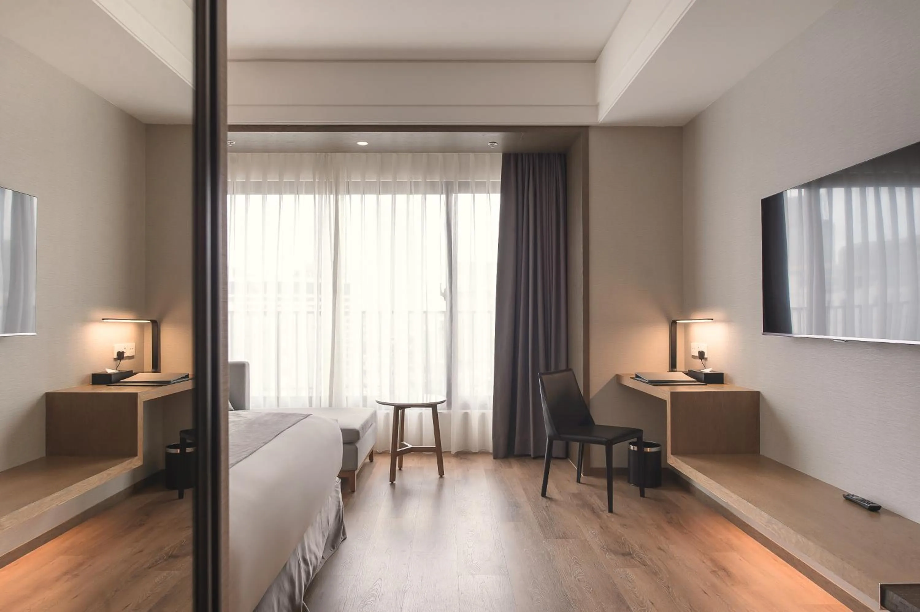 Photo of the whole room, Bed in Grand Banyan Hotel