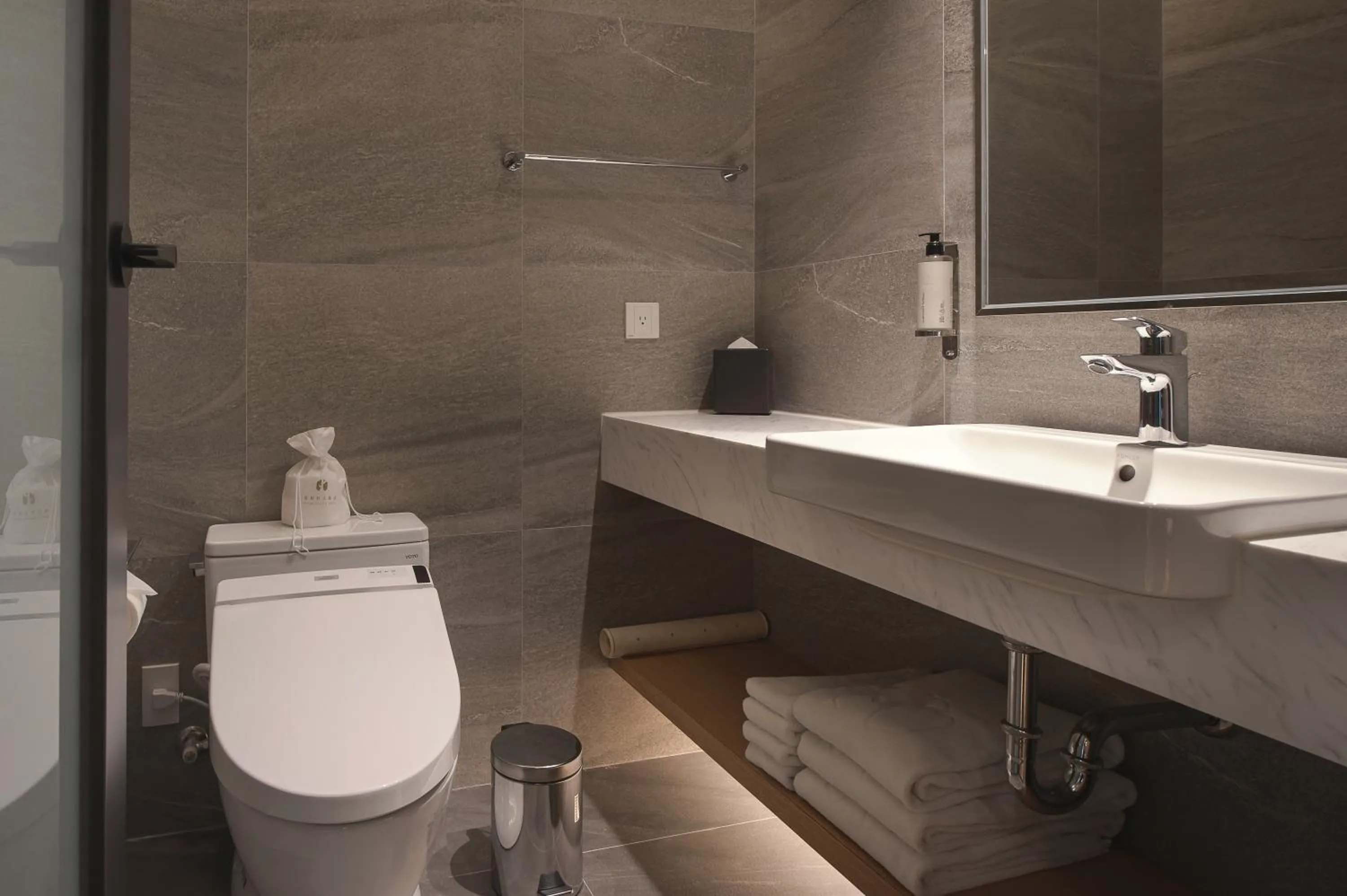 Toilet in Grand Banyan Hotel