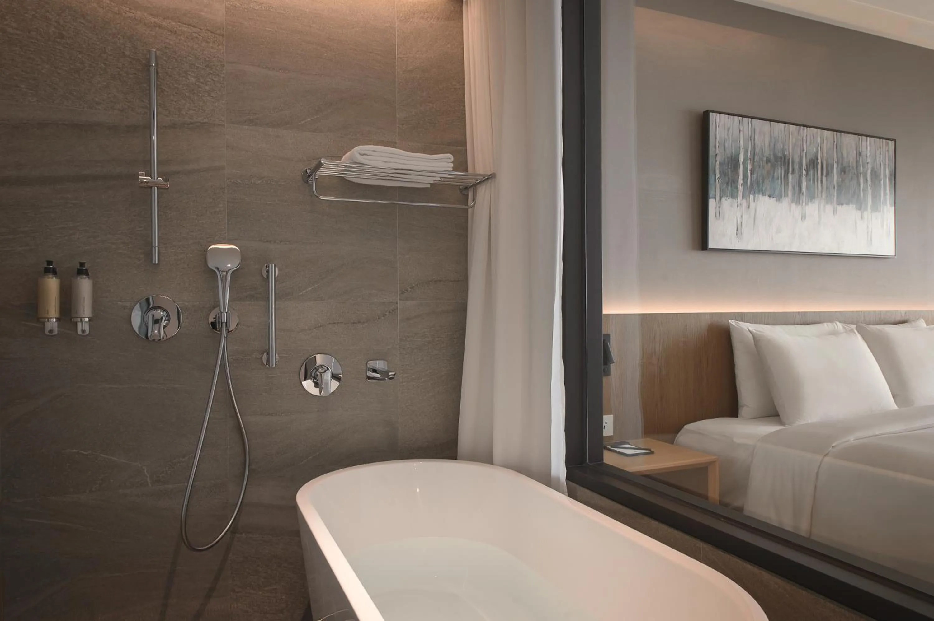 Bathroom, Bed in Grand Banyan Hotel