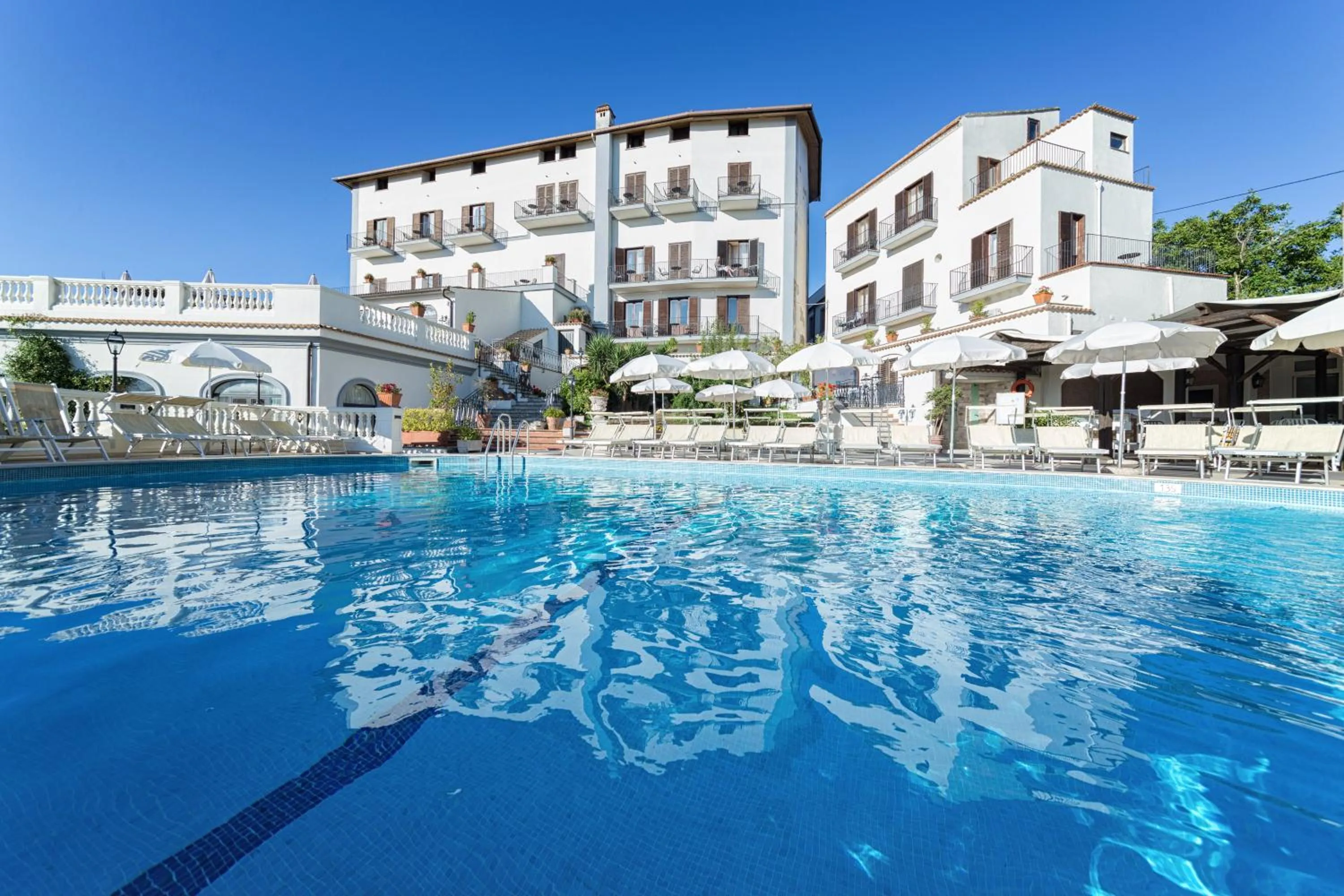 Swimming pool in Hotel Iaccarino