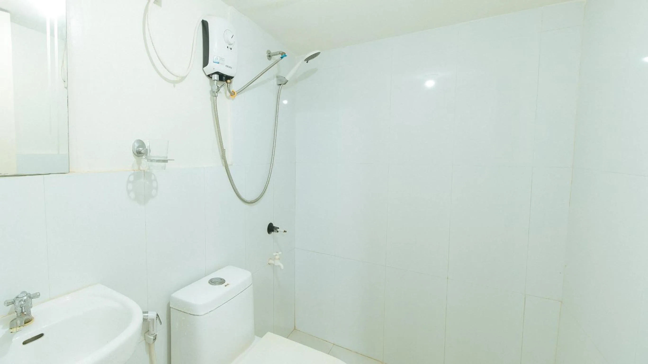 Bathroom in Skyleigh Apartelle by RedDoorz