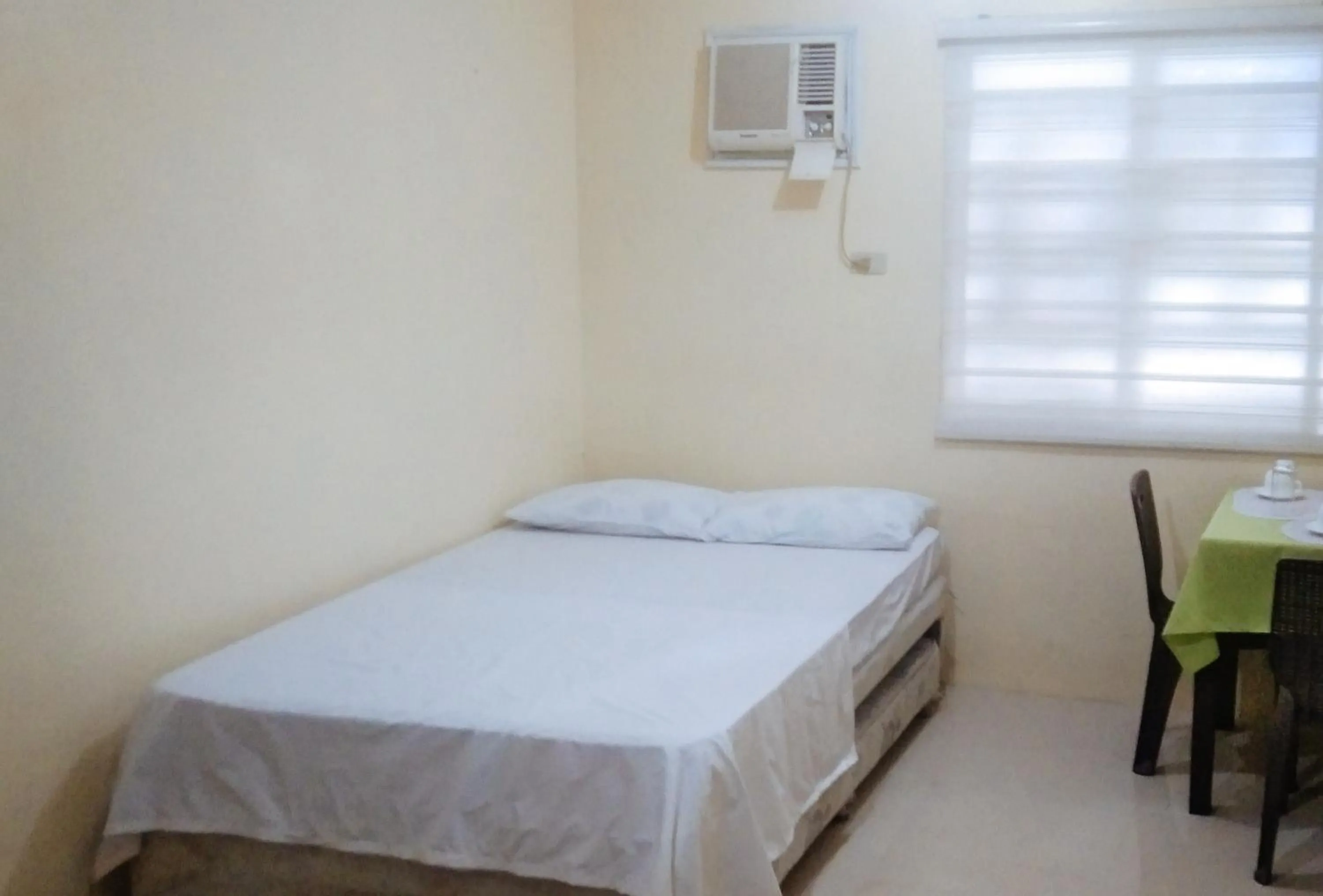 Bedroom, Bed in Skyleigh Apartelle by RedDoorz