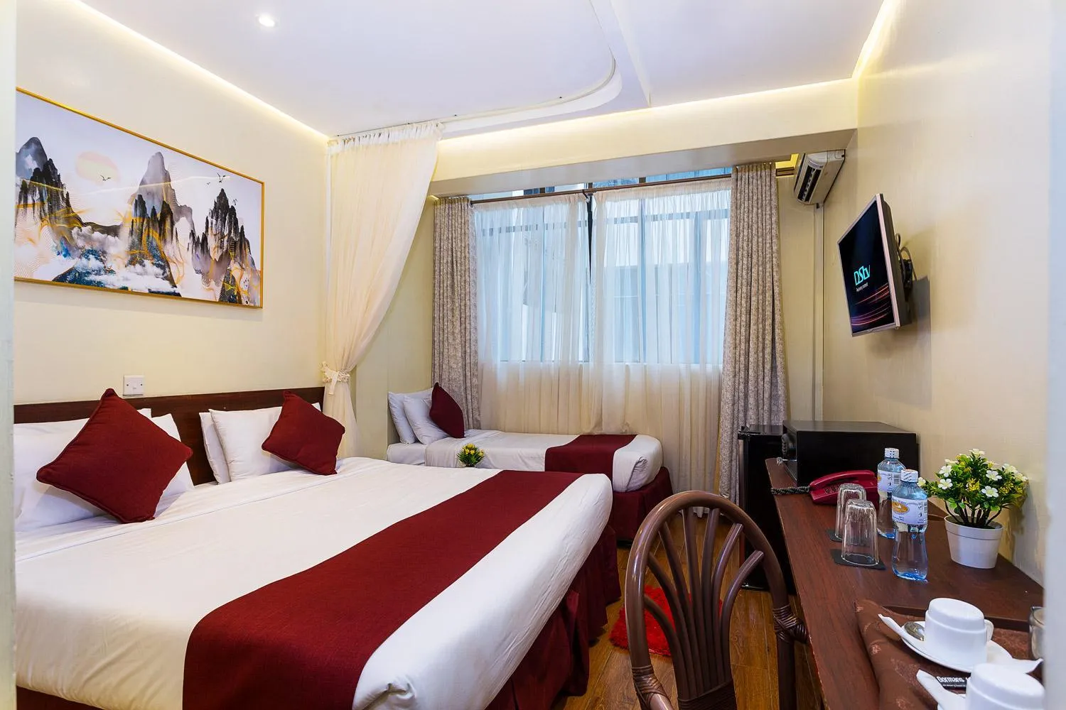 Photo of the whole room, Bed in HOTEL CENTRAL PARK & CONFERENCE CENTRE