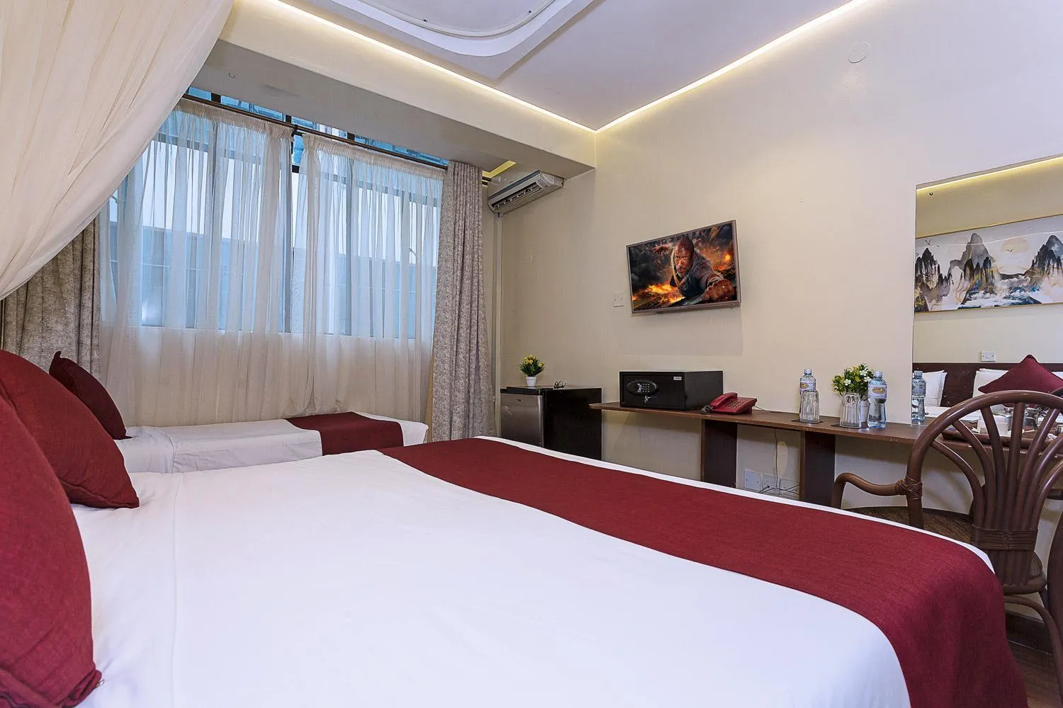 Photo of the whole room, Bed in HOTEL CENTRAL PARK & CONFERENCE CENTRE