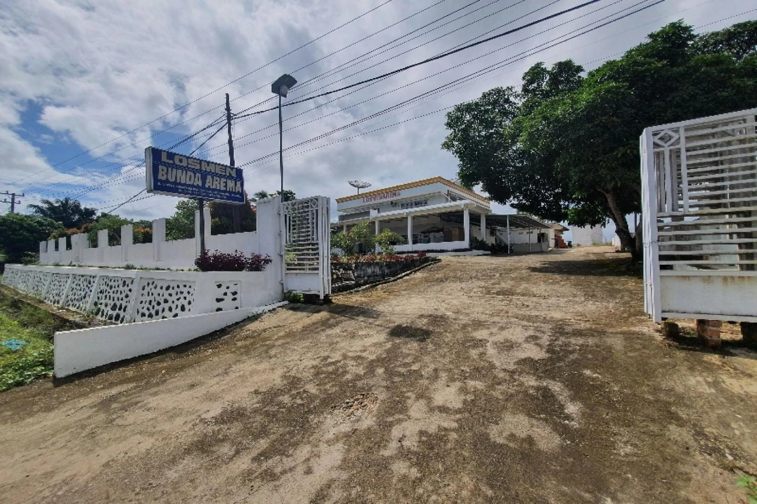 Facade/entrance in Hotel O Losmen Bunda Arema