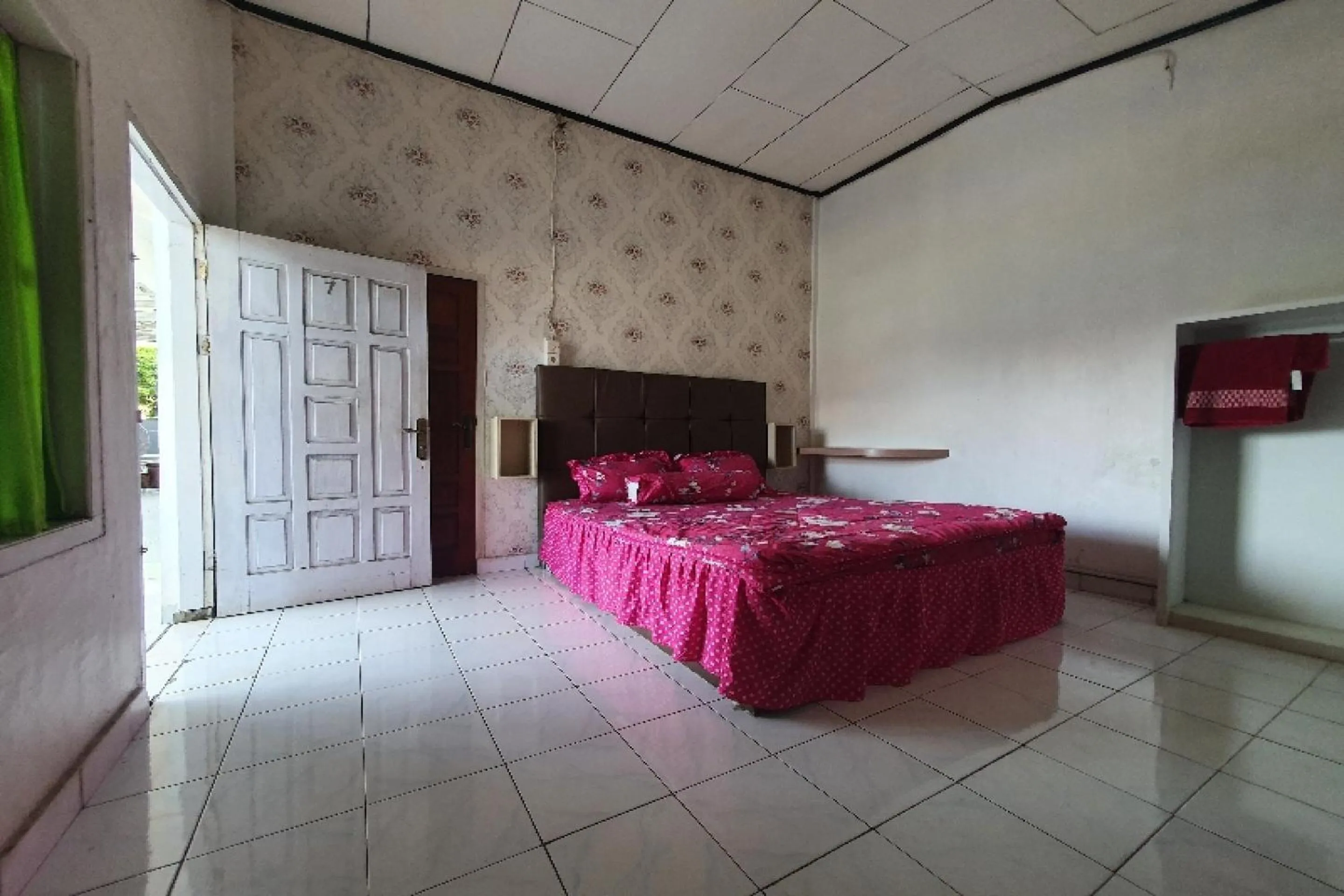 Bedroom in Hotel O Losmen Bunda Arema