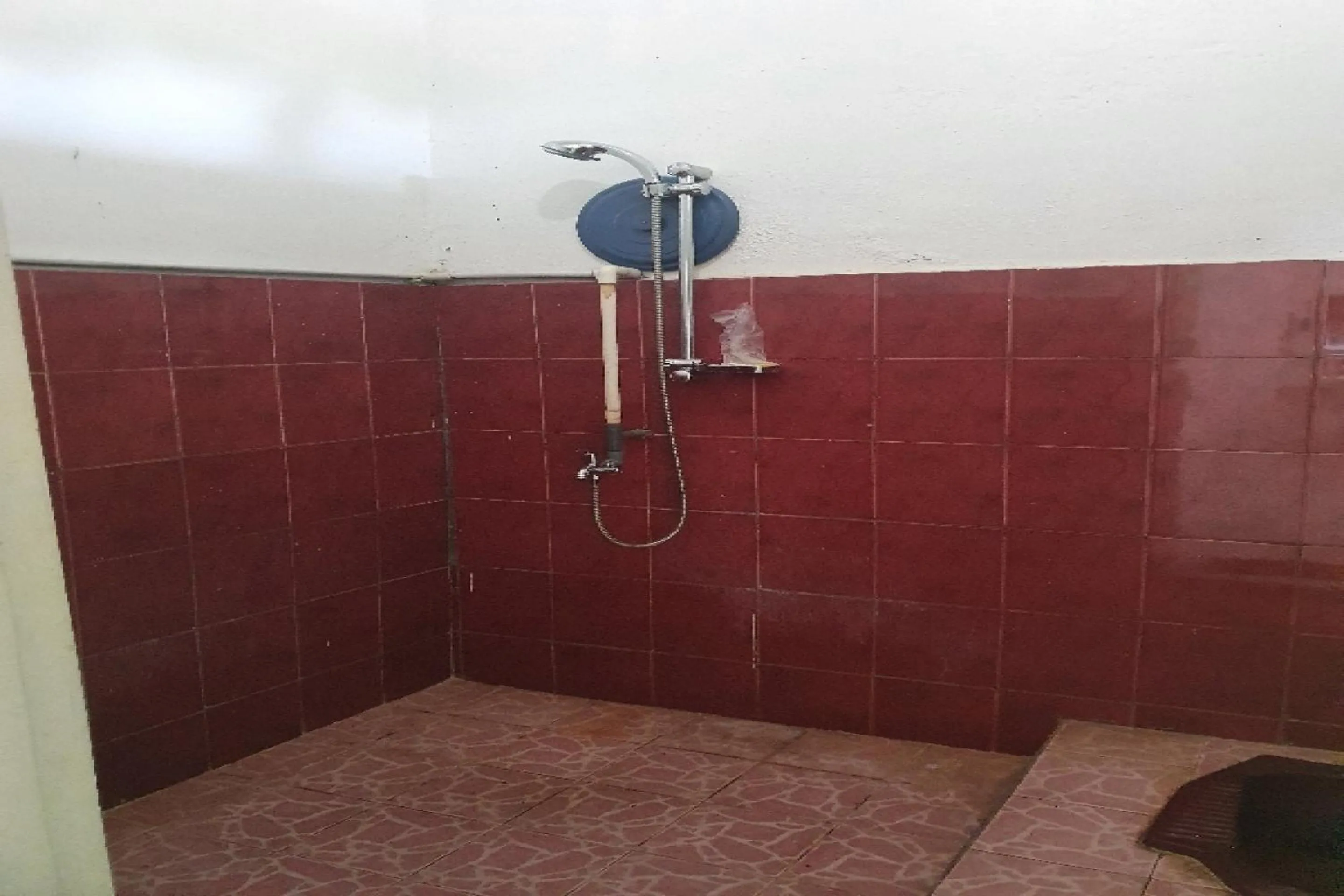 Bathroom in Hotel O Losmen Bunda Arema