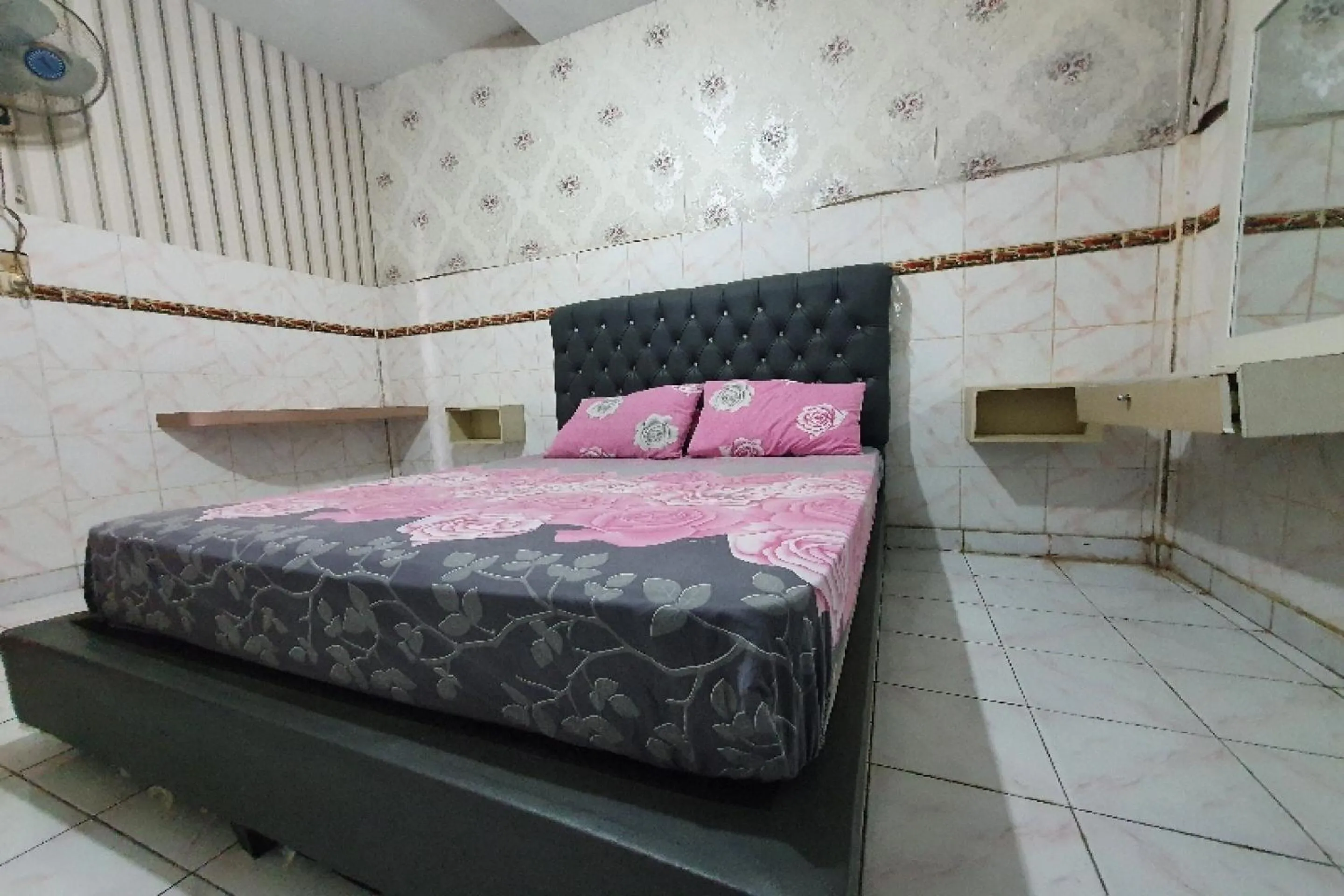 Bedroom in Hotel O Losmen Bunda Arema