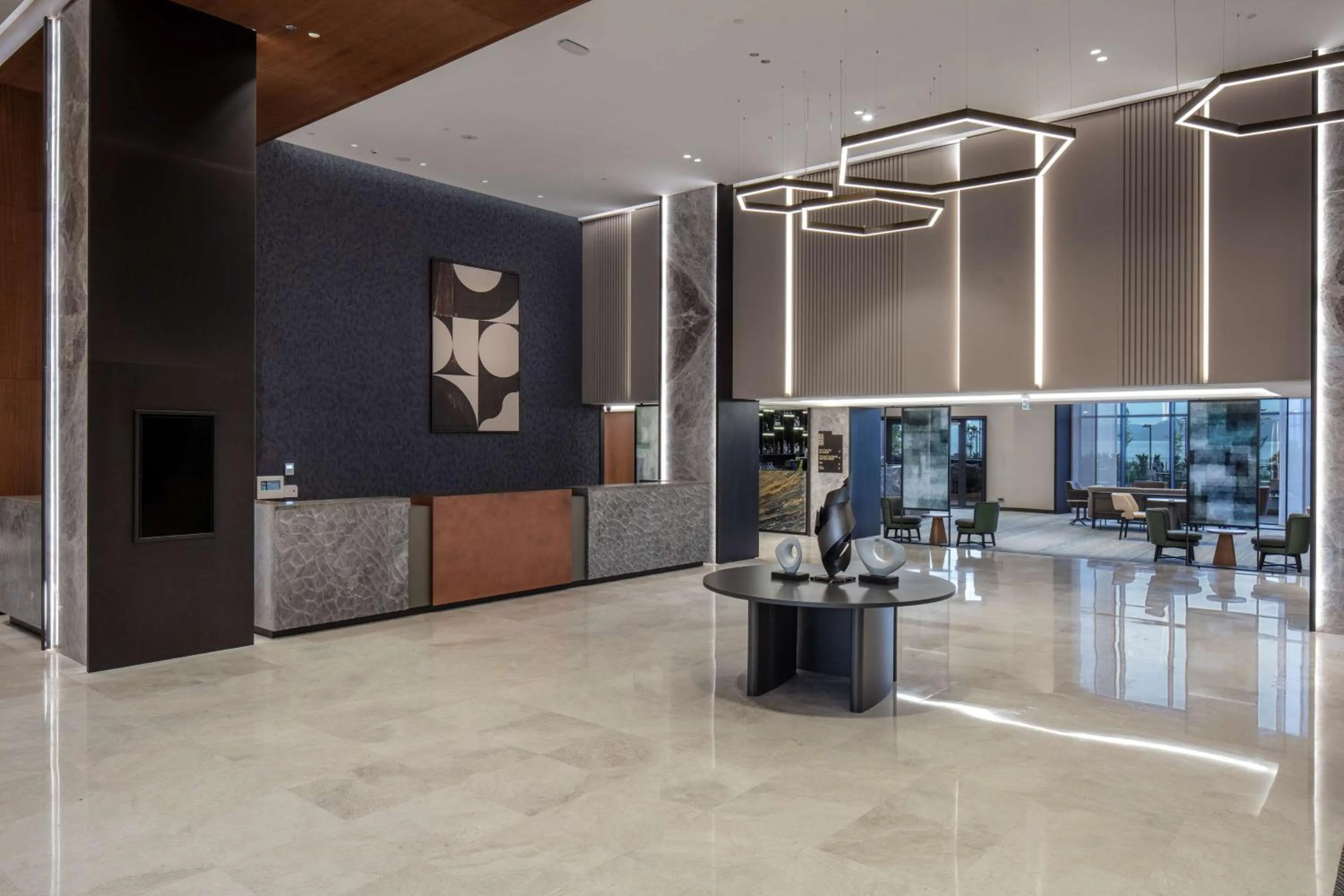 Lobby or reception in Doubletree By Hilton Canakkale