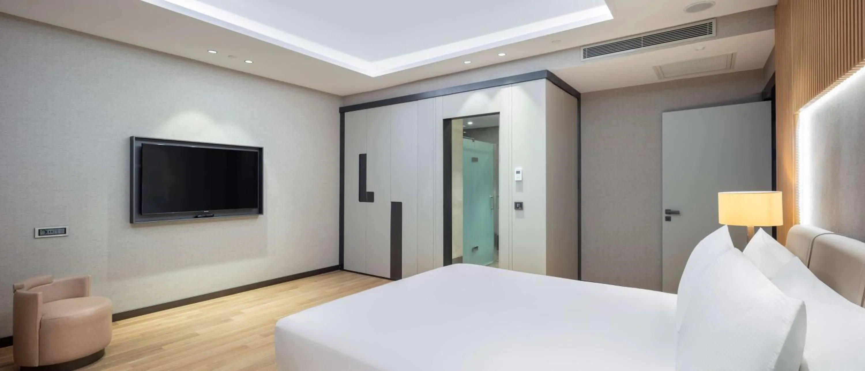 Bed in Doubletree By Hilton Canakkale