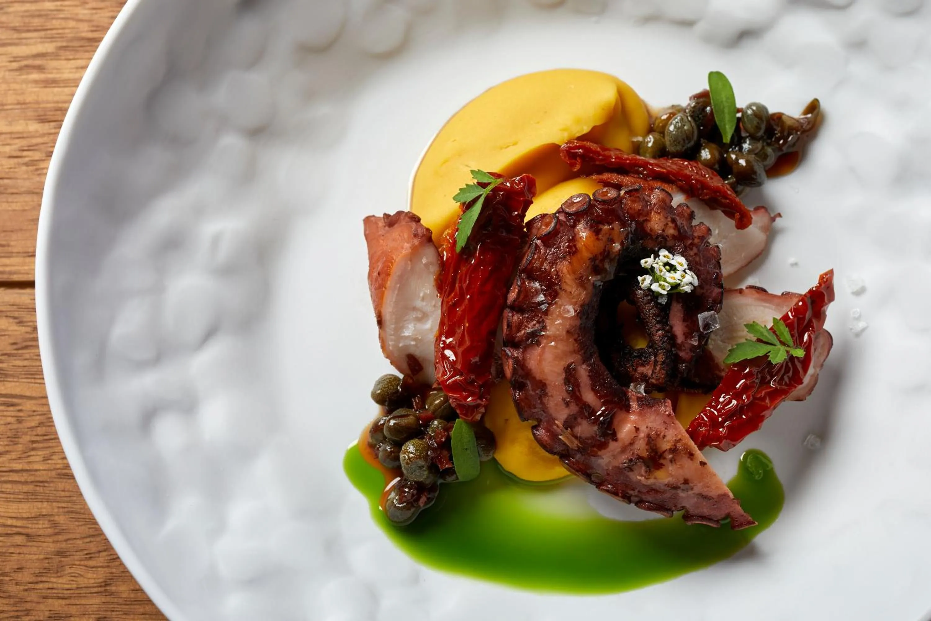 Restaurant/places to eat in Sea Breeze Santorini Beach Resort, Curio By Hilton