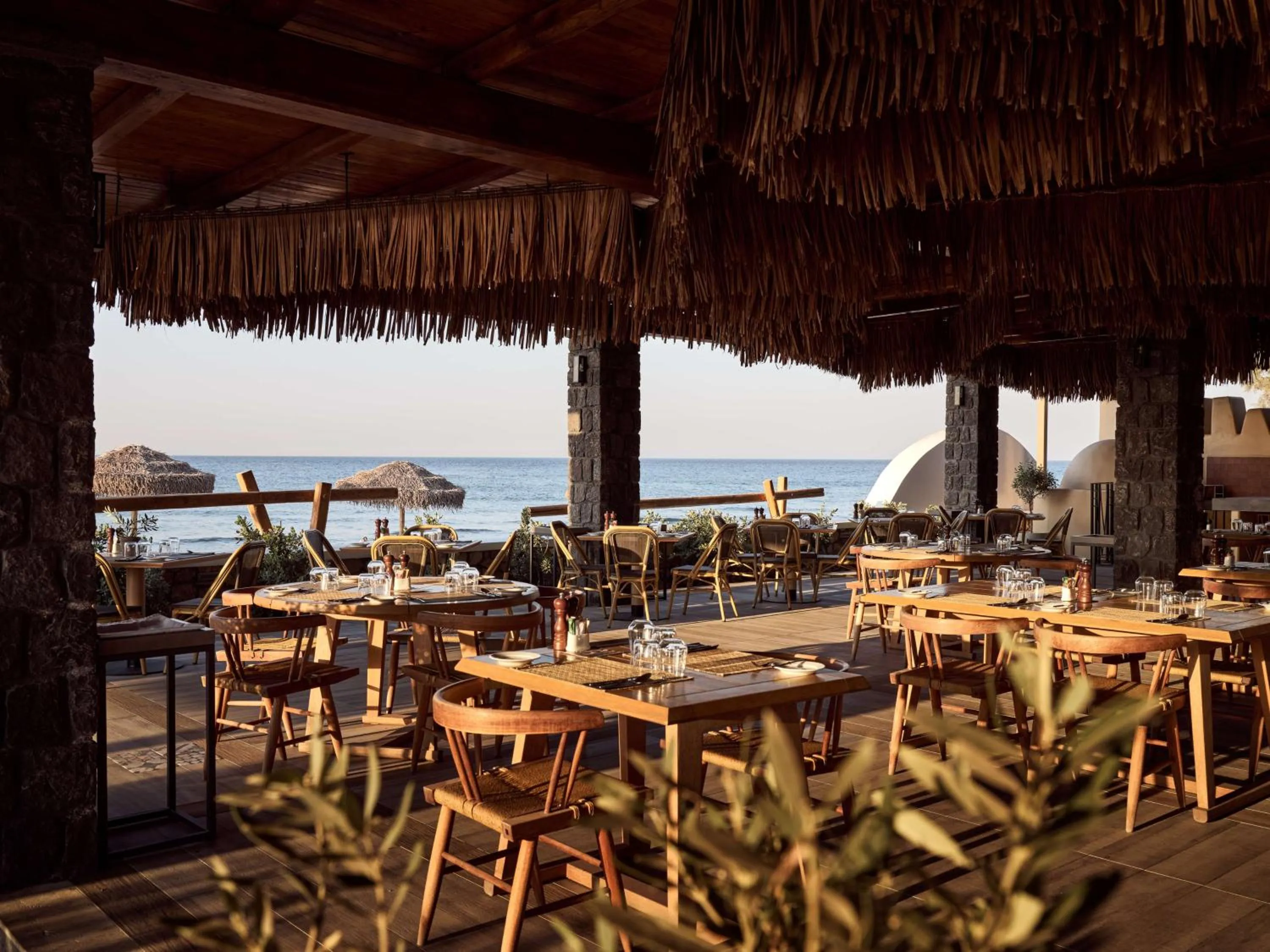 Restaurant/places to eat in Sea Breeze Santorini Beach Resort, Curio By Hilton