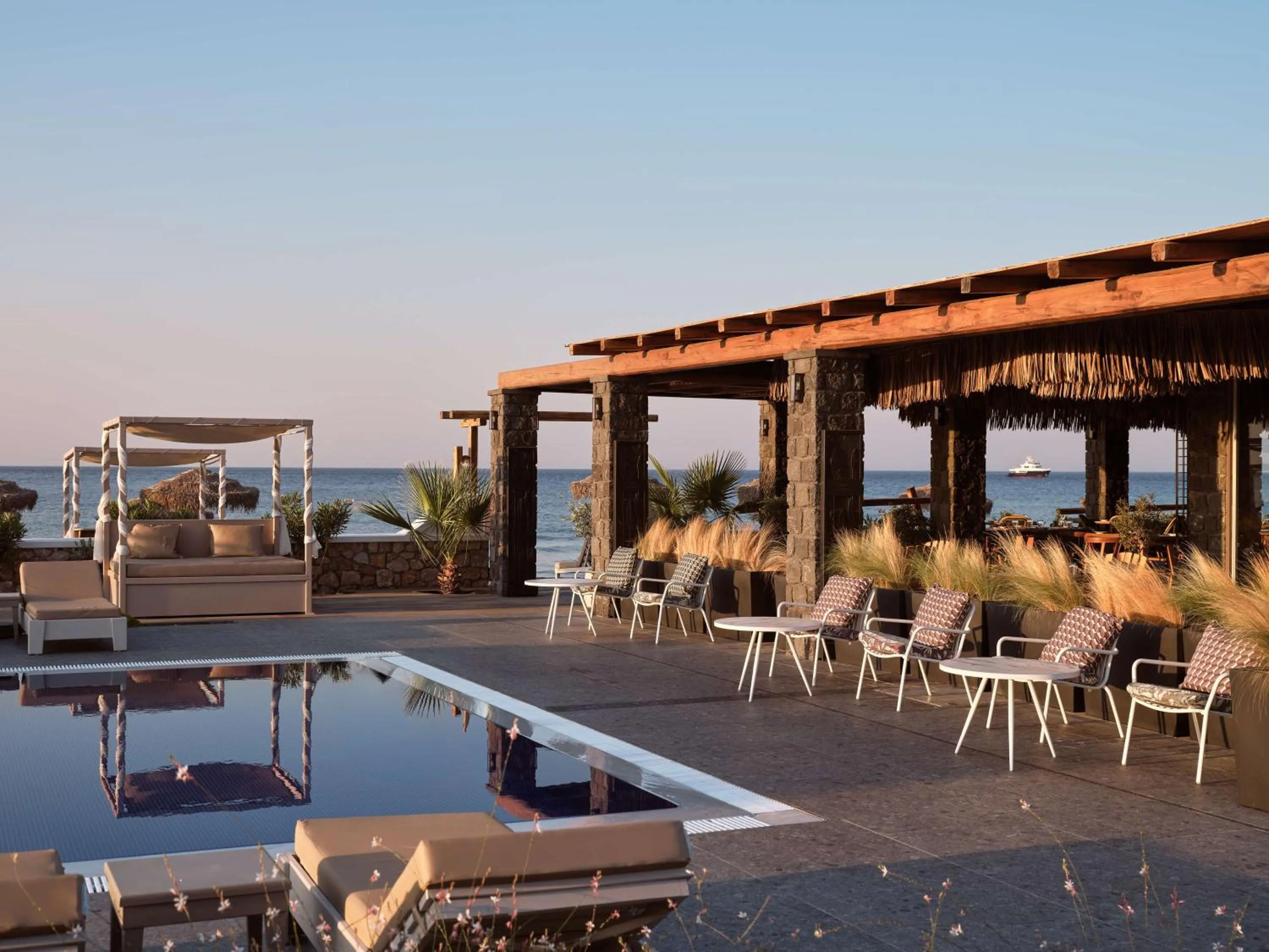 Restaurant/places to eat in Sea Breeze Santorini Beach Resort, Curio By Hilton