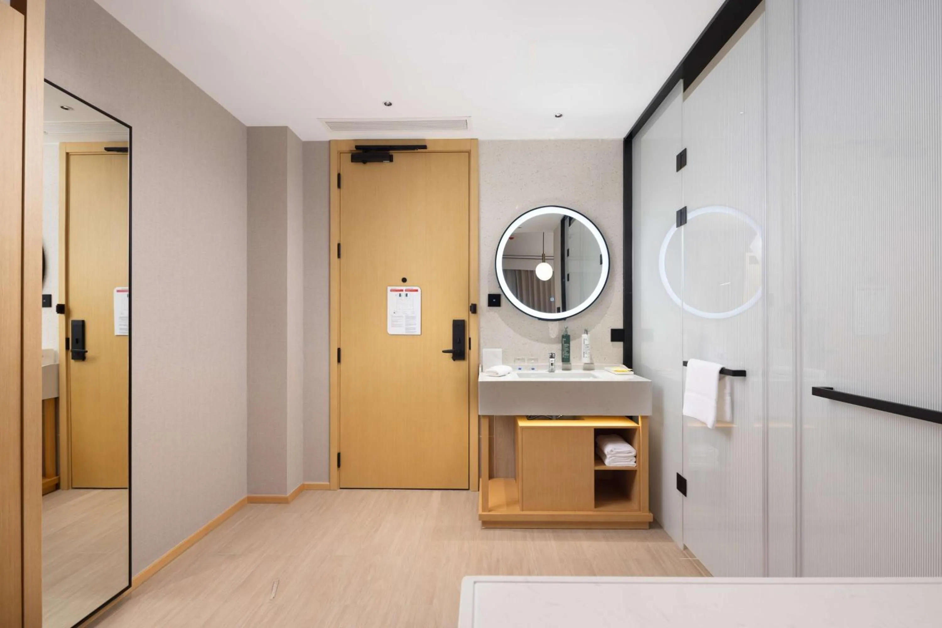Bathroom in Hilton Garden Inn Rizhao High-Tech Zone