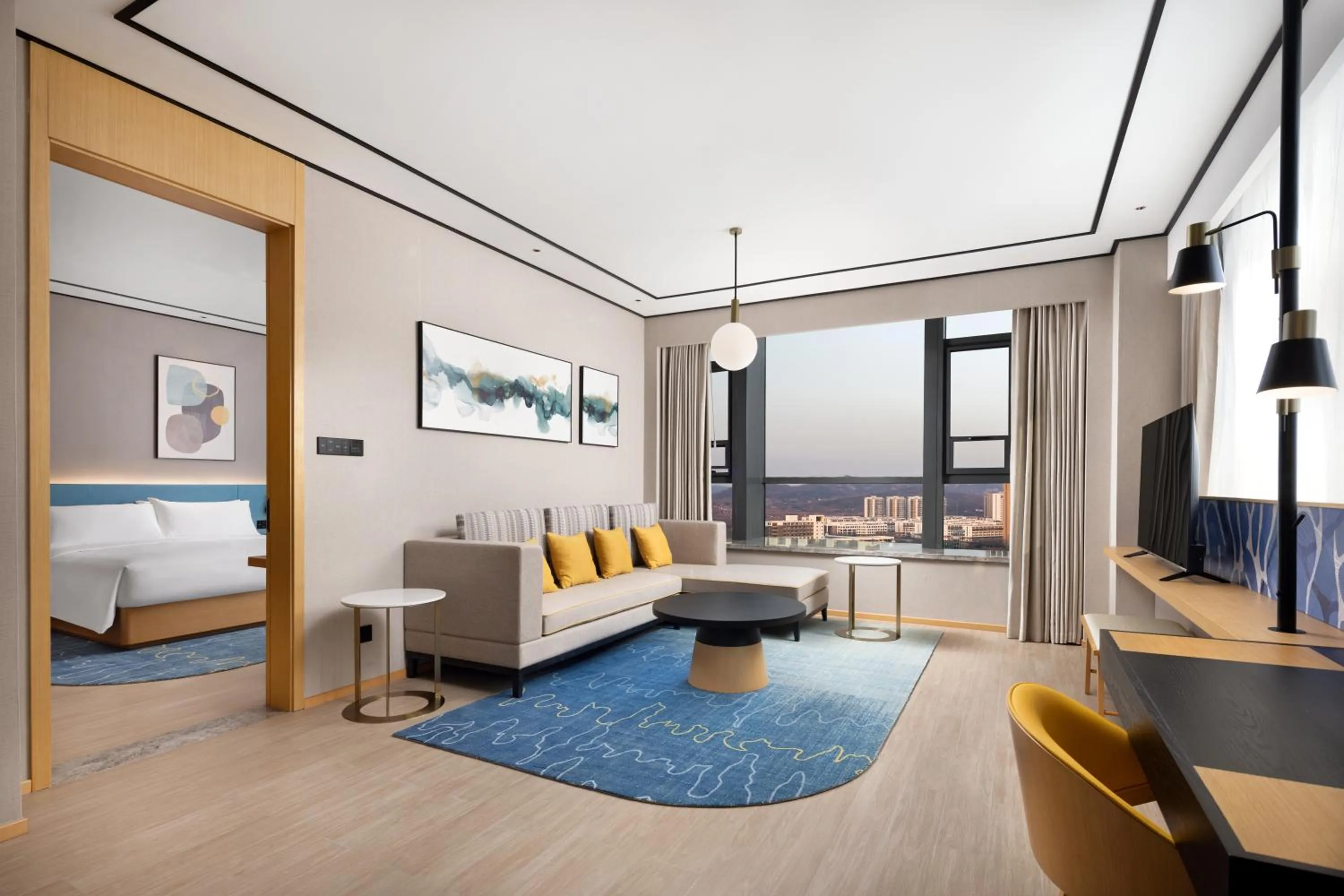 Seating area, Bed in Hilton Garden Inn Rizhao High-Tech Zone