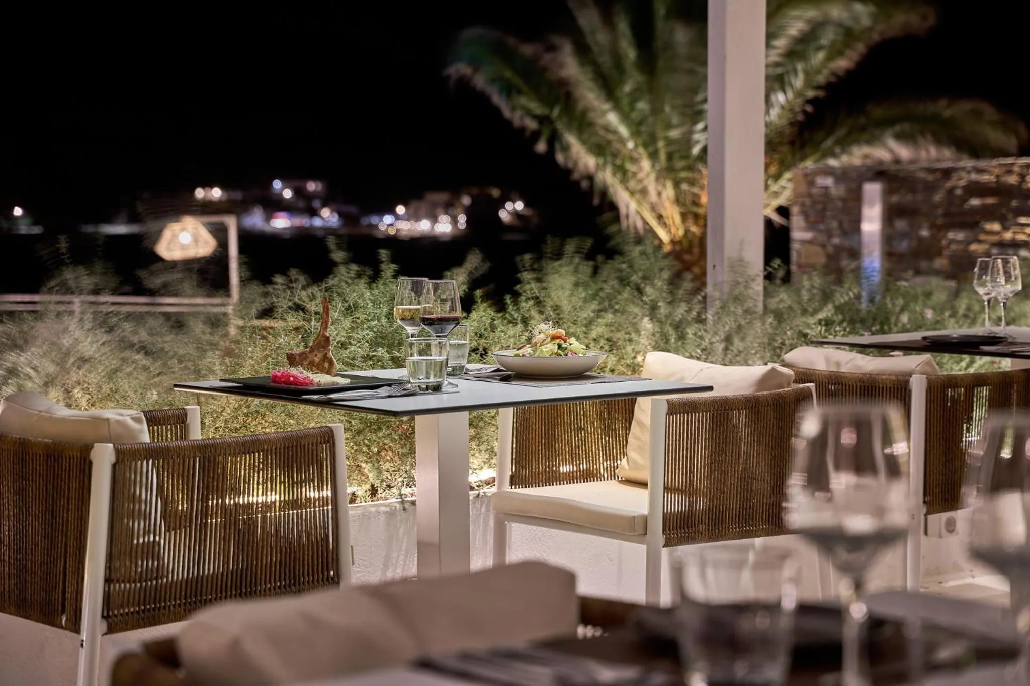 Restaurant/places to eat in Ios Grand Pool Suites