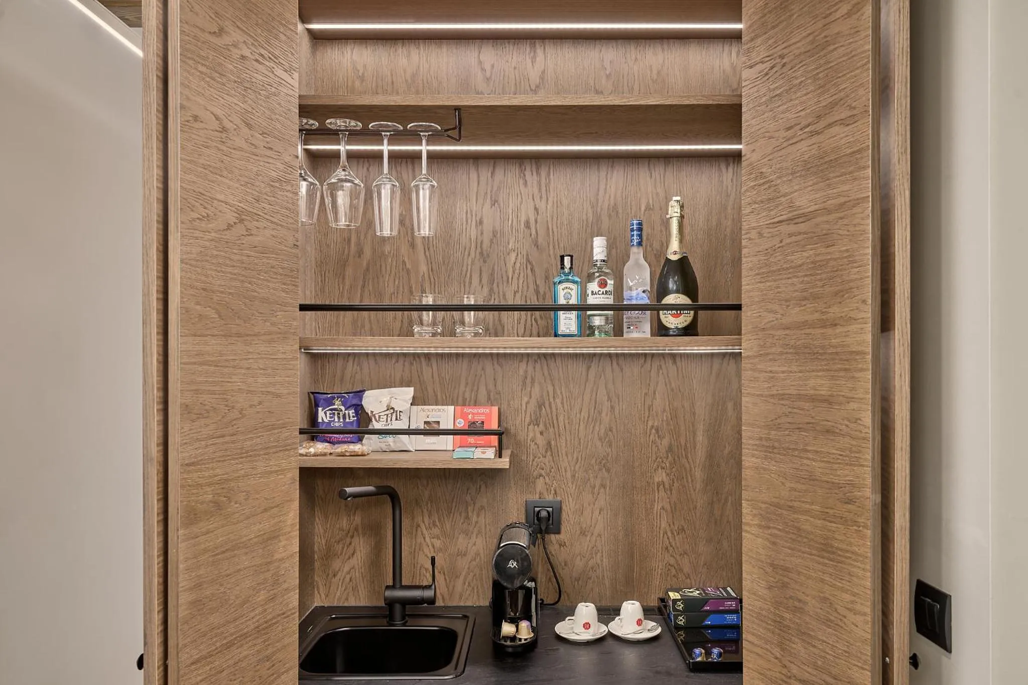 Coffee/tea facilities in Ios Grand Pool Suites