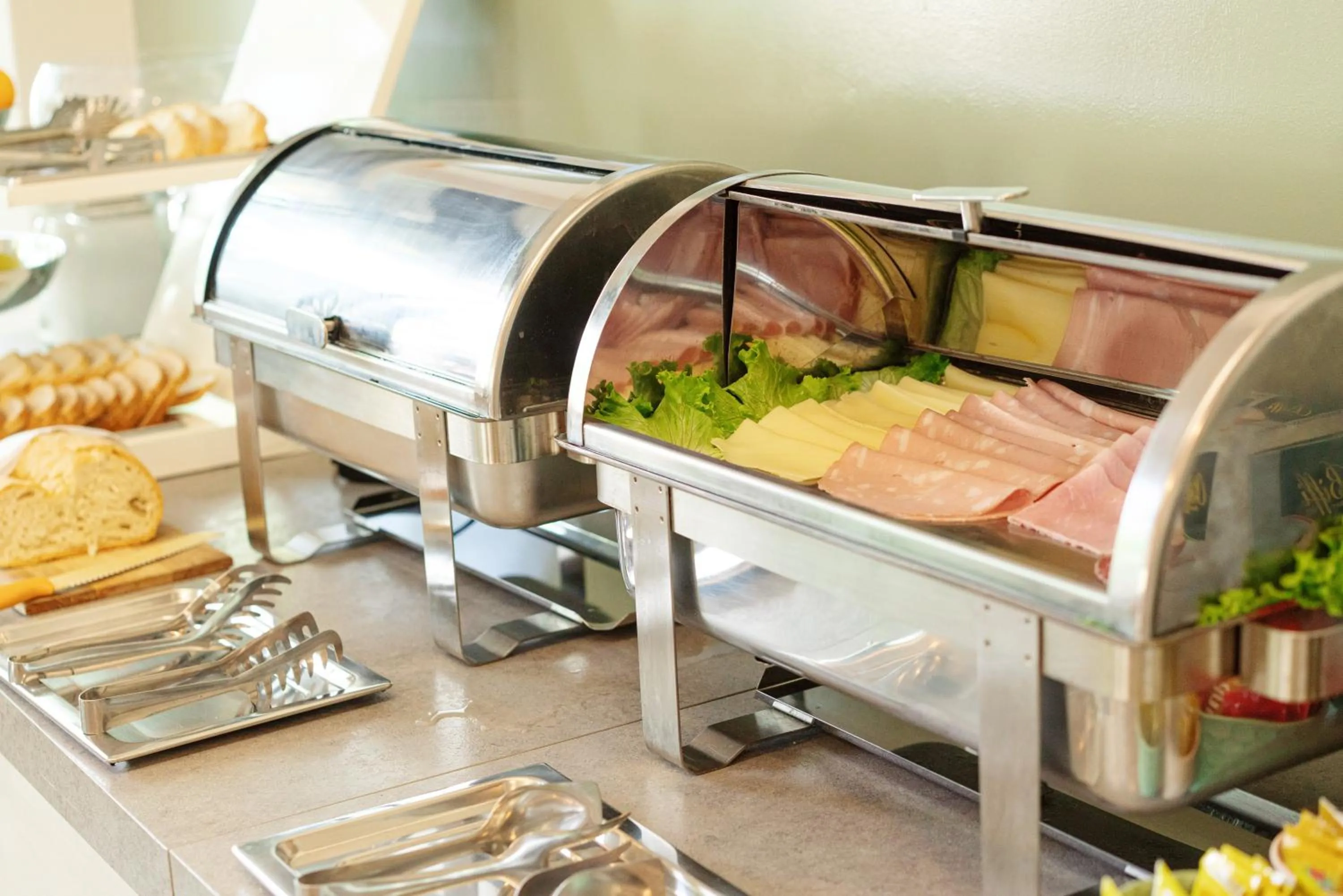 Food and drinks in Lime Hotel